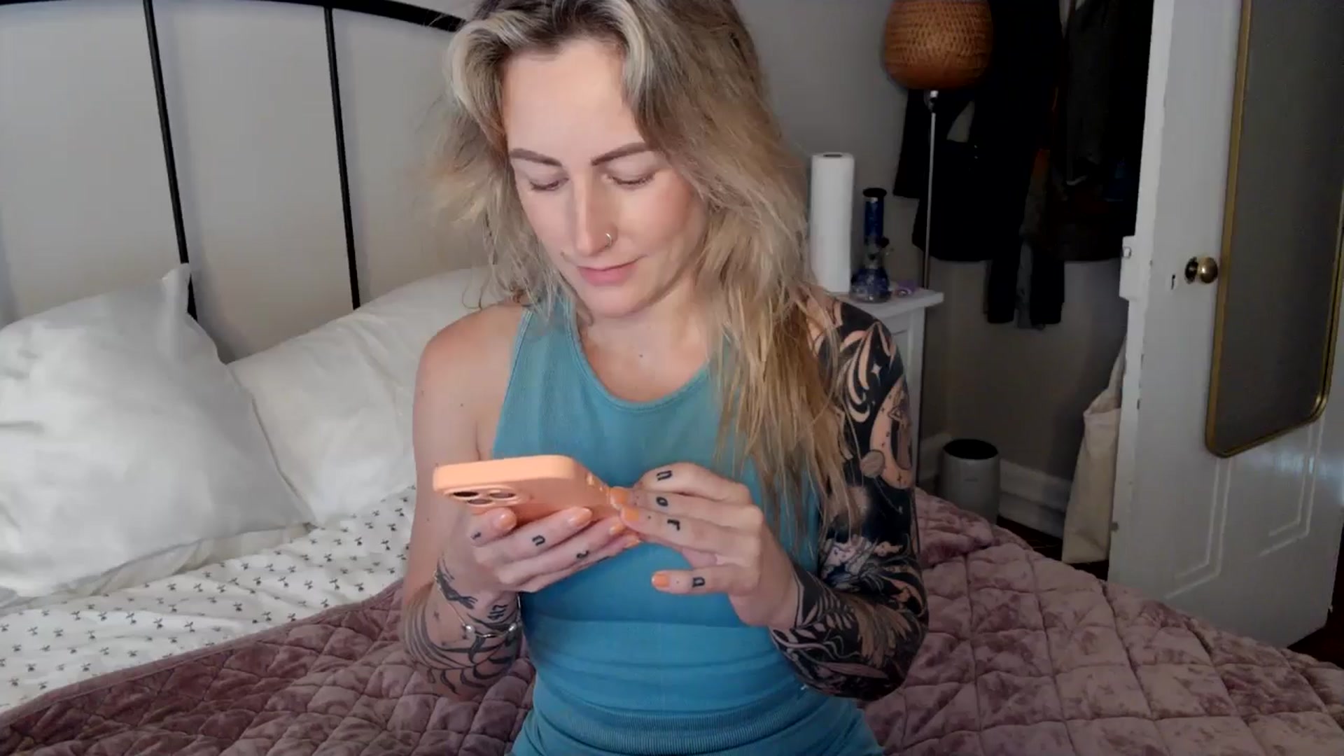 Gallery image thumbnail from Lena_bee's myfreecams stream on, 07/13/2024, 17:27 image 10 of 20