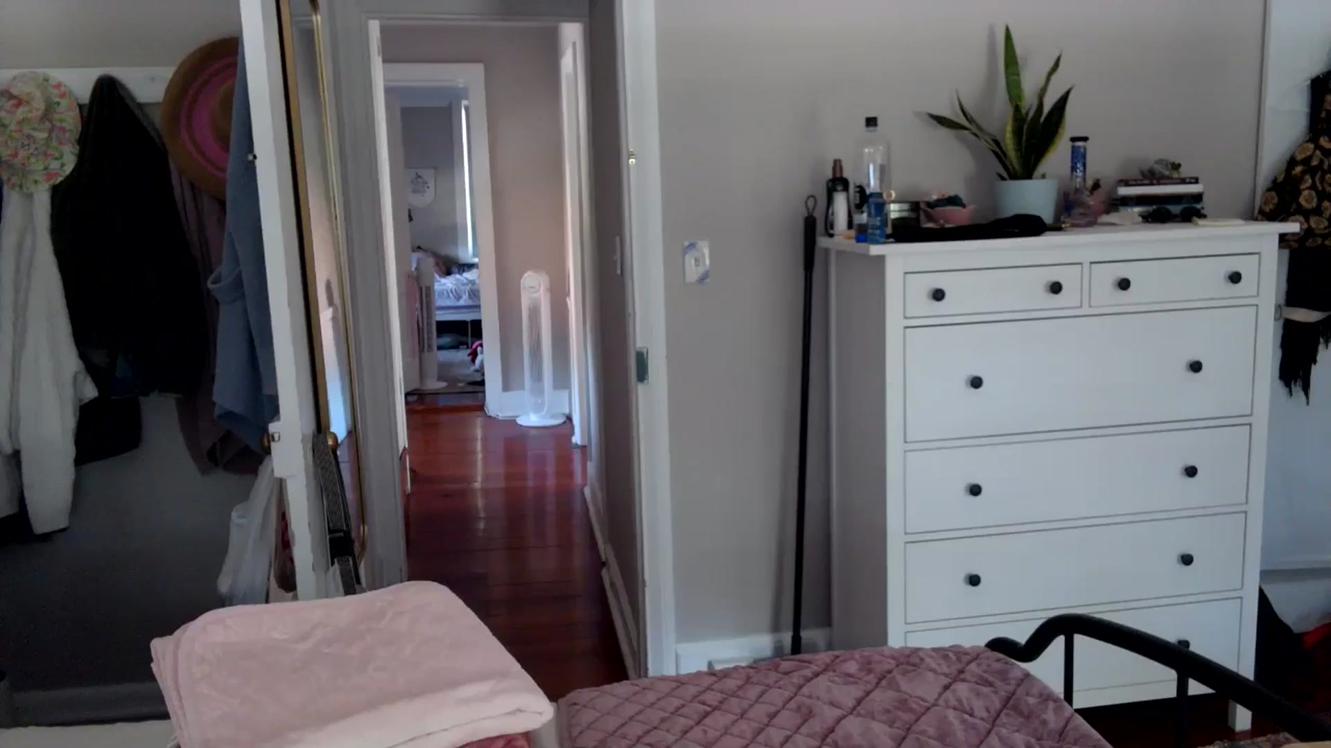 Gallery image thumbnail from Lena_bee's myfreecams stream on, 07/19/2024, 16:53 image 3 of 20