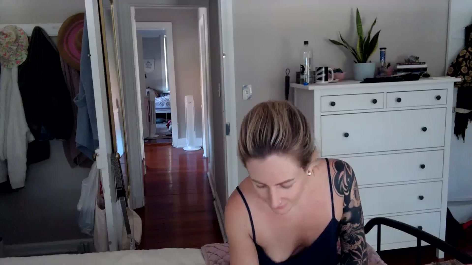 Gallery image thumbnail from Lena_bee's myfreecams stream on, 07/19/2024, 16:53 image 8 of 20