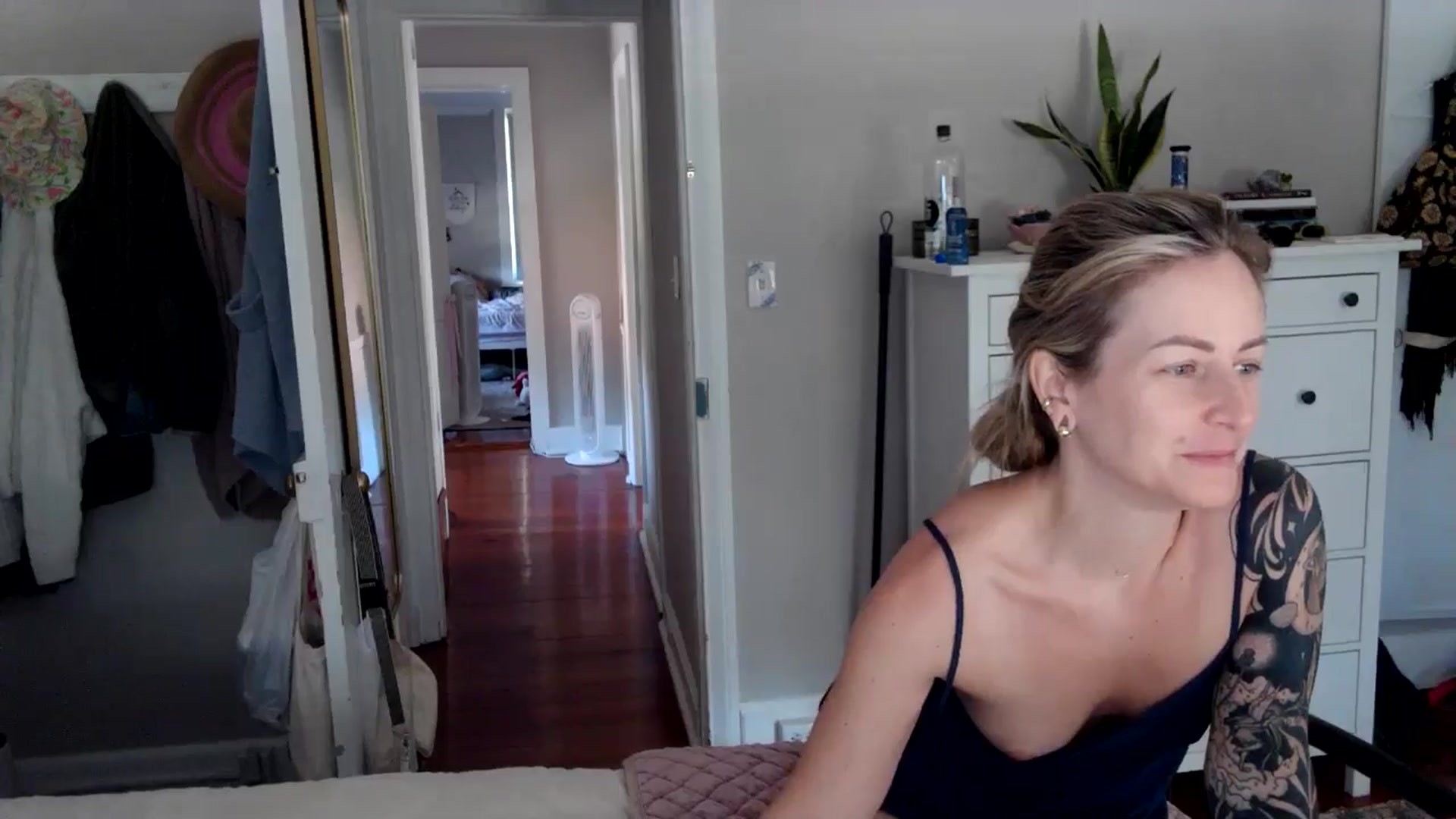 Gallery image thumbnail from Lena_bee's myfreecams stream on, 07/19/2024, 16:53 image 5 of 20