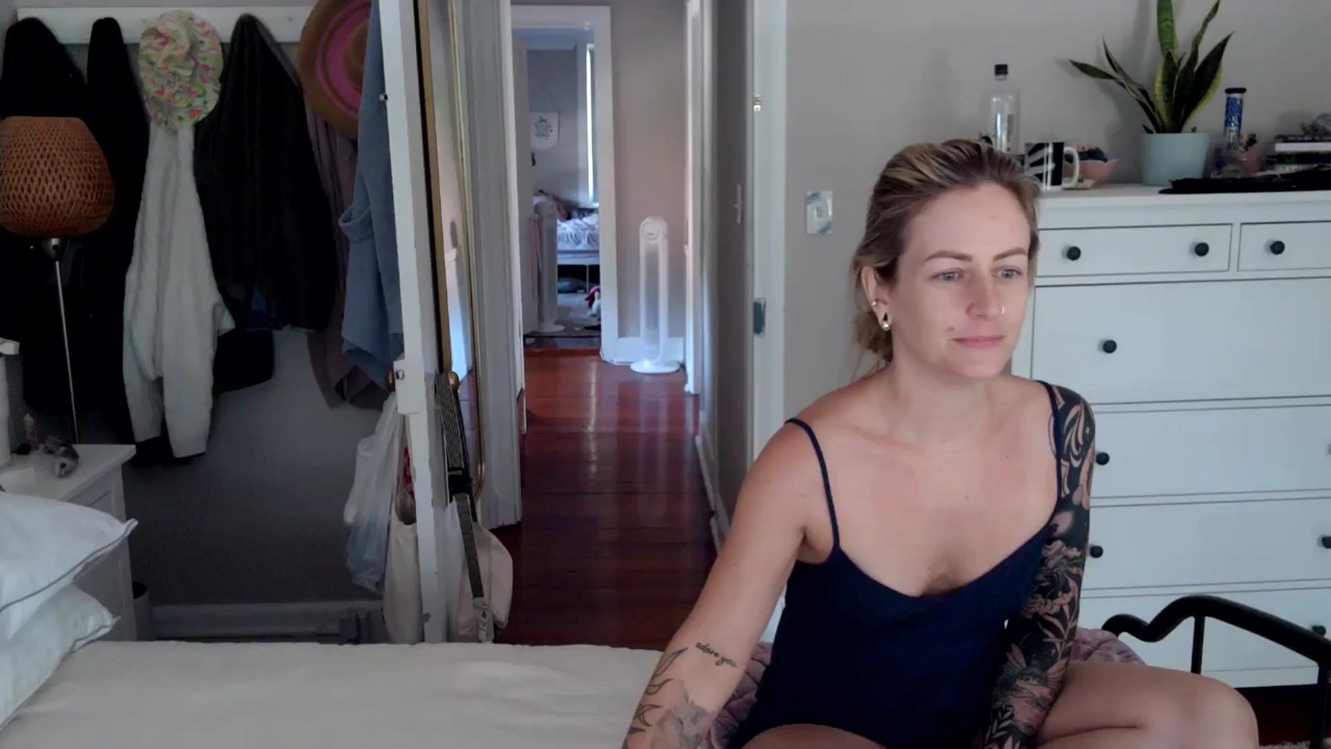 Gallery image thumbnail from Lena_bee's myfreecams stream on, 07/19/2024, 16:53 image 11 of 20