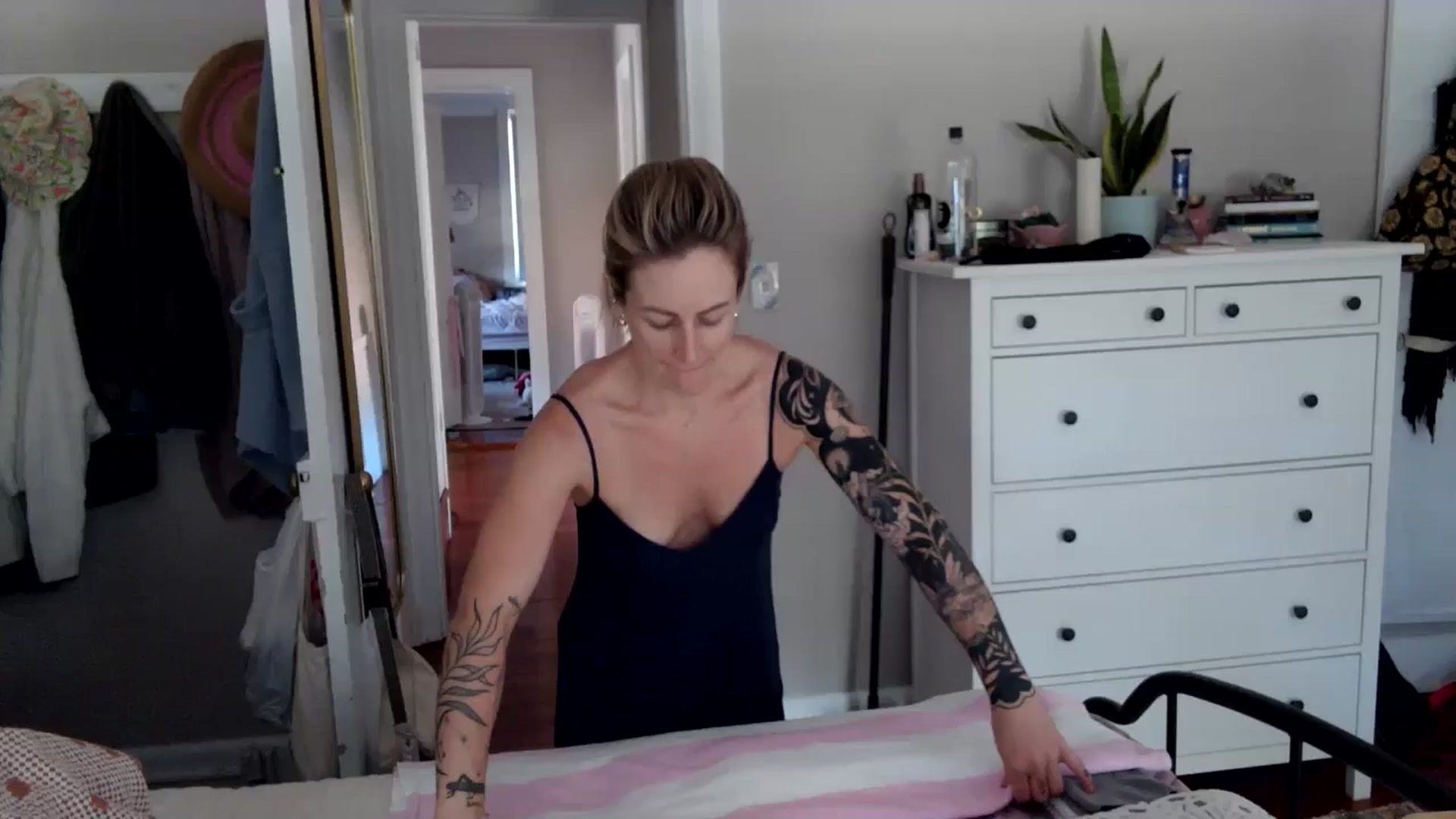 Gallery image thumbnail from Lena_bee's myfreecams stream on, 07/19/2024, 16:53 image 1 of 20