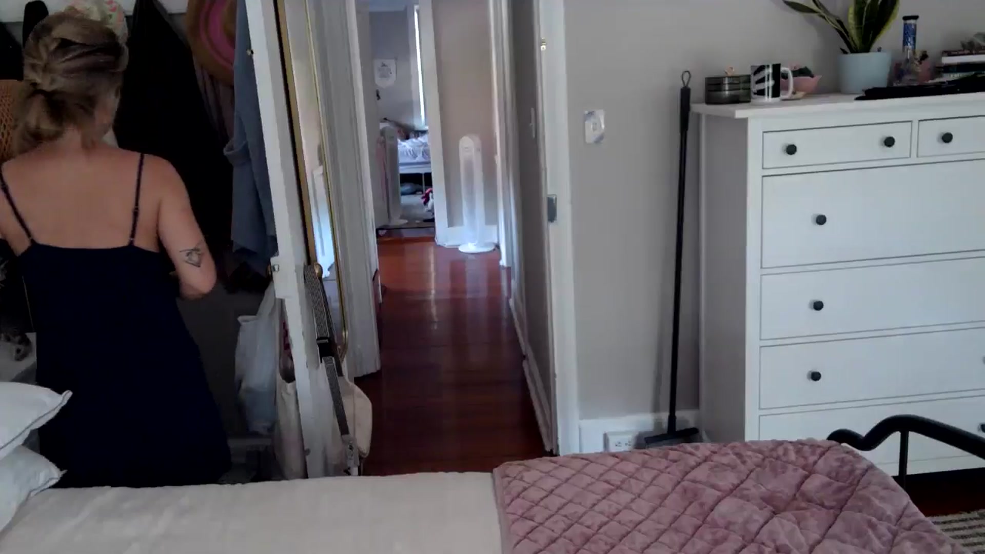 Gallery image thumbnail from Lena_bee's myfreecams stream on, 07/19/2024, 16:53 image 19 of 20