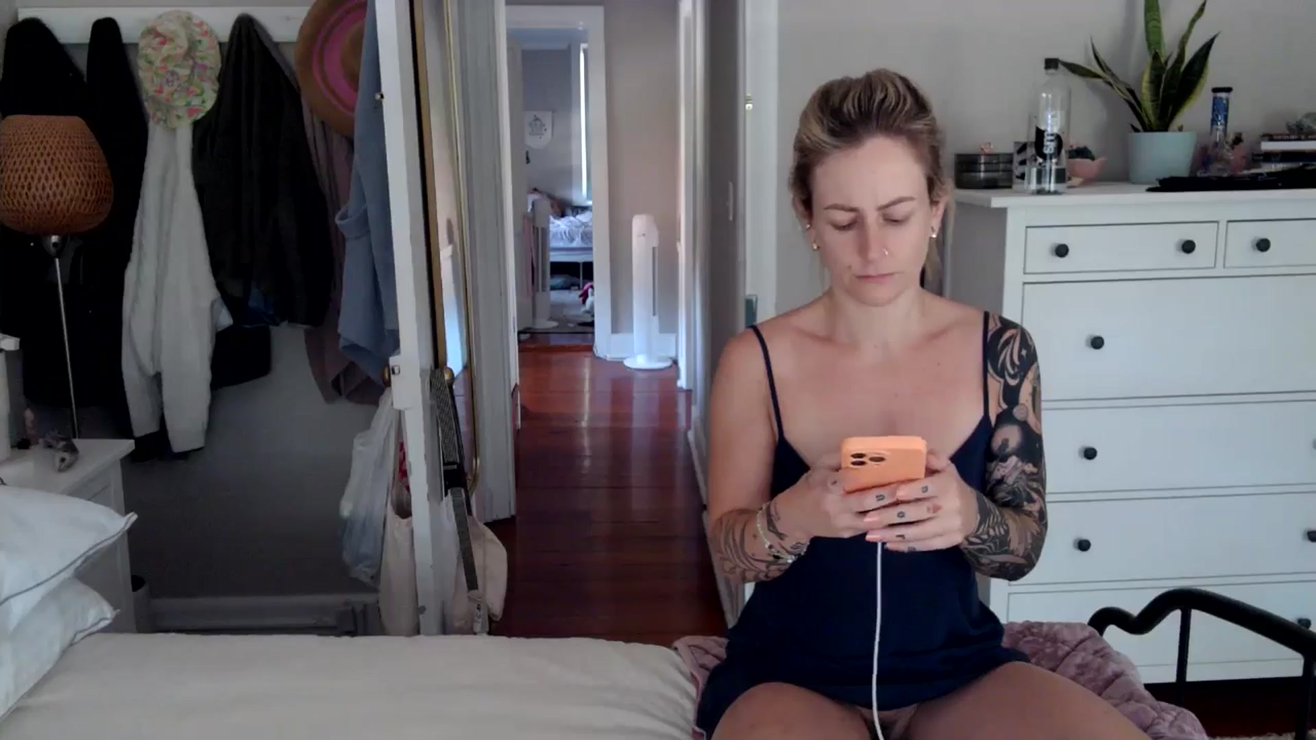 Gallery image thumbnail from Lena_bee's myfreecams stream on, 07/19/2024, 16:53 image 12 of 20