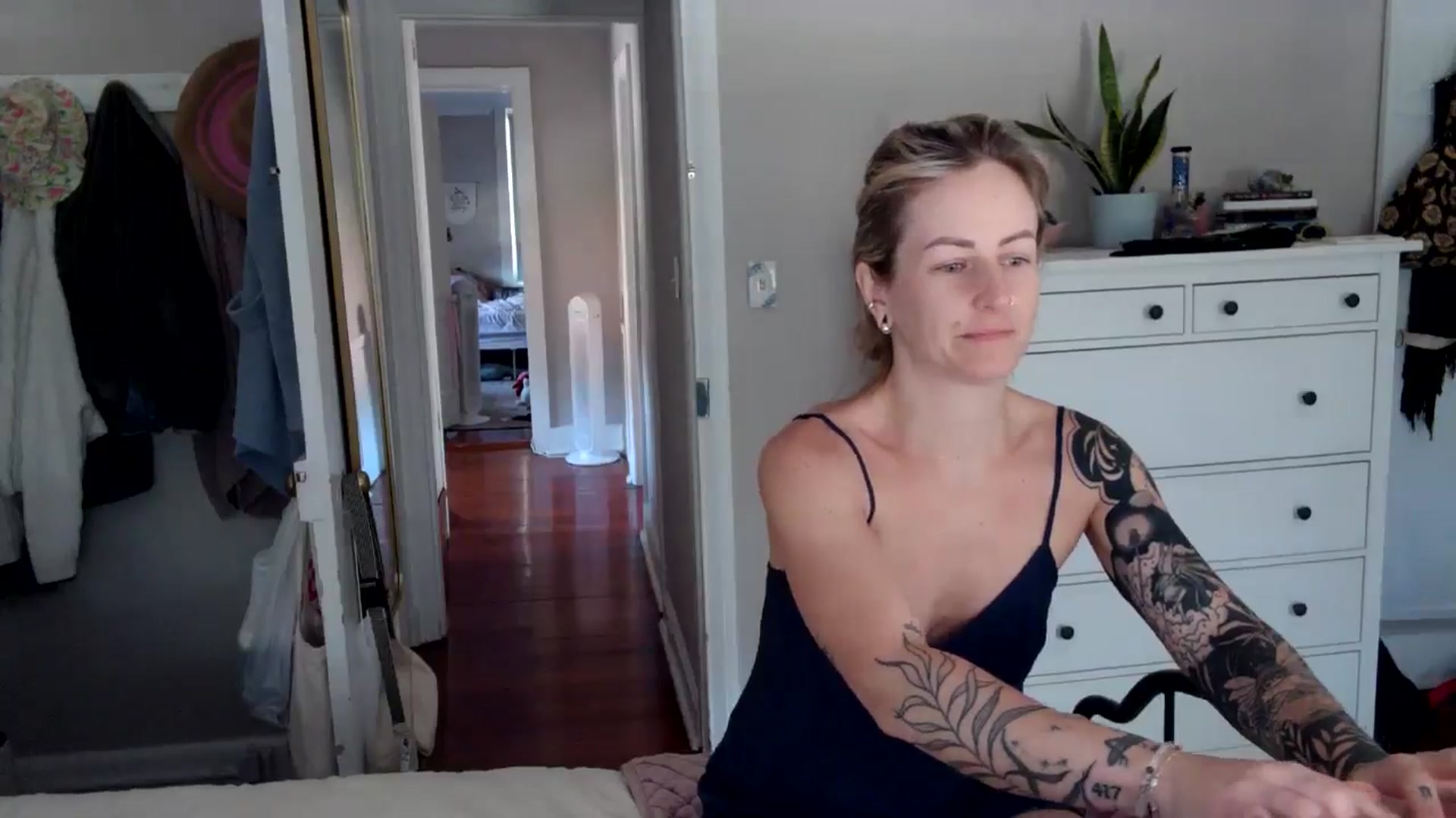 Gallery image thumbnail from Lena_bee's myfreecams stream on, 07/19/2024, 16:53 image 7 of 20