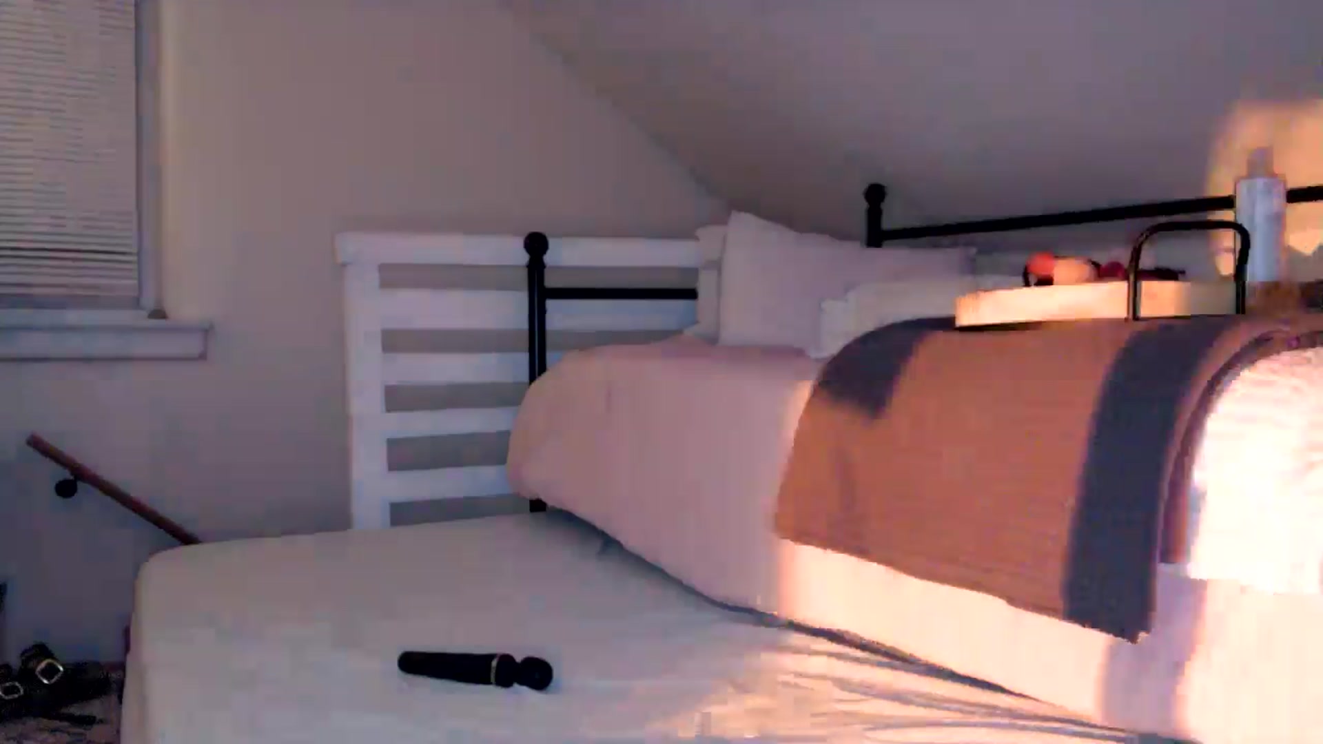 Gallery image thumbnail from Lena_bee's myfreecams stream on, 07/20/2024, 01:44 image 20 of 20