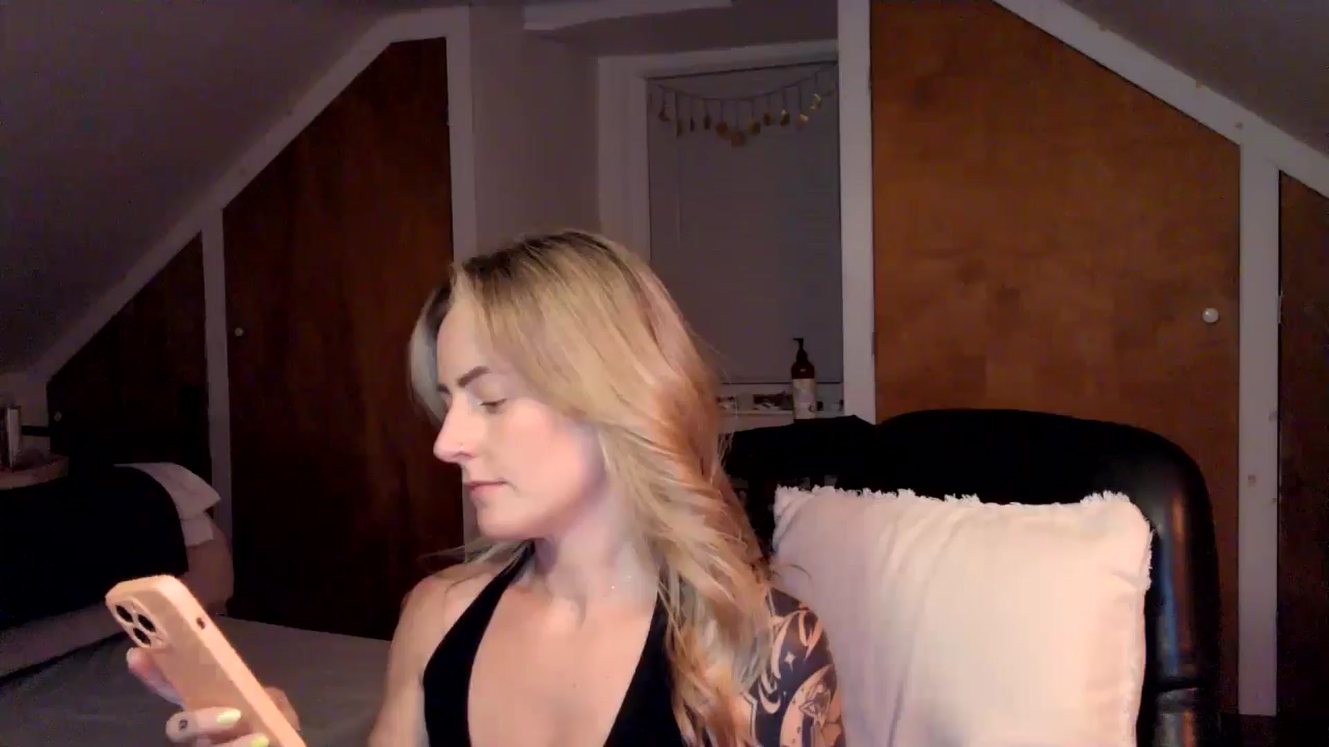 Gallery image thumbnail from Lena_bee's myfreecams stream on, 07/20/2024, 01:44 image 19 of 20