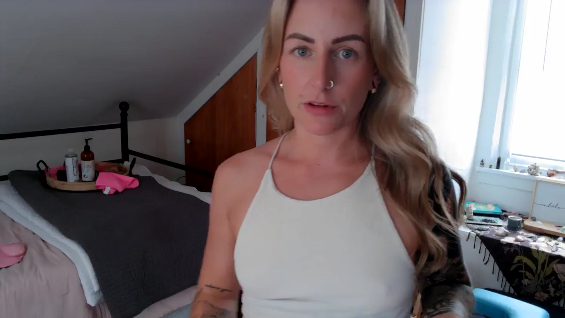Gallery image thumbnail from Lena_bee's myfreecams stream on, 07/21/2024, 20:57 image 3 of 20