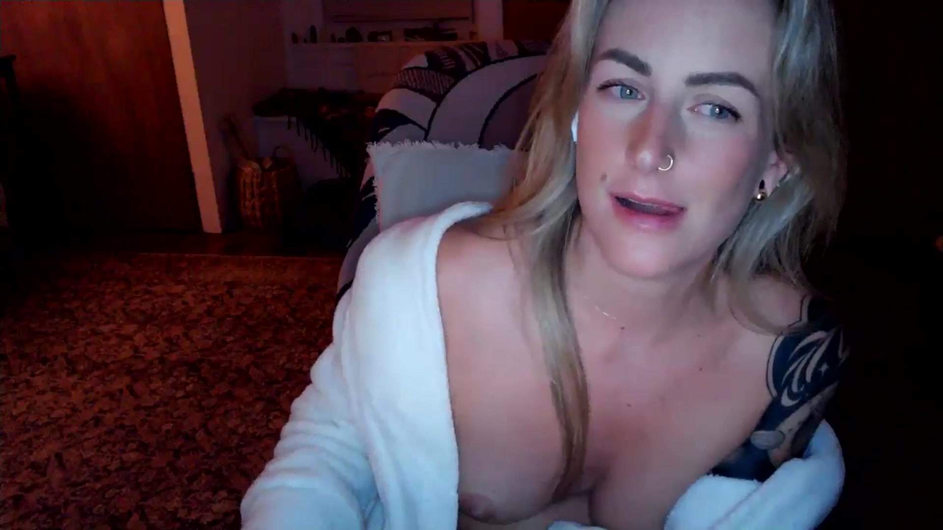 Gallery image thumbnail from Lena_bee's myfreecams stream on, 07/24/2024, 05:09 image 6 of 20