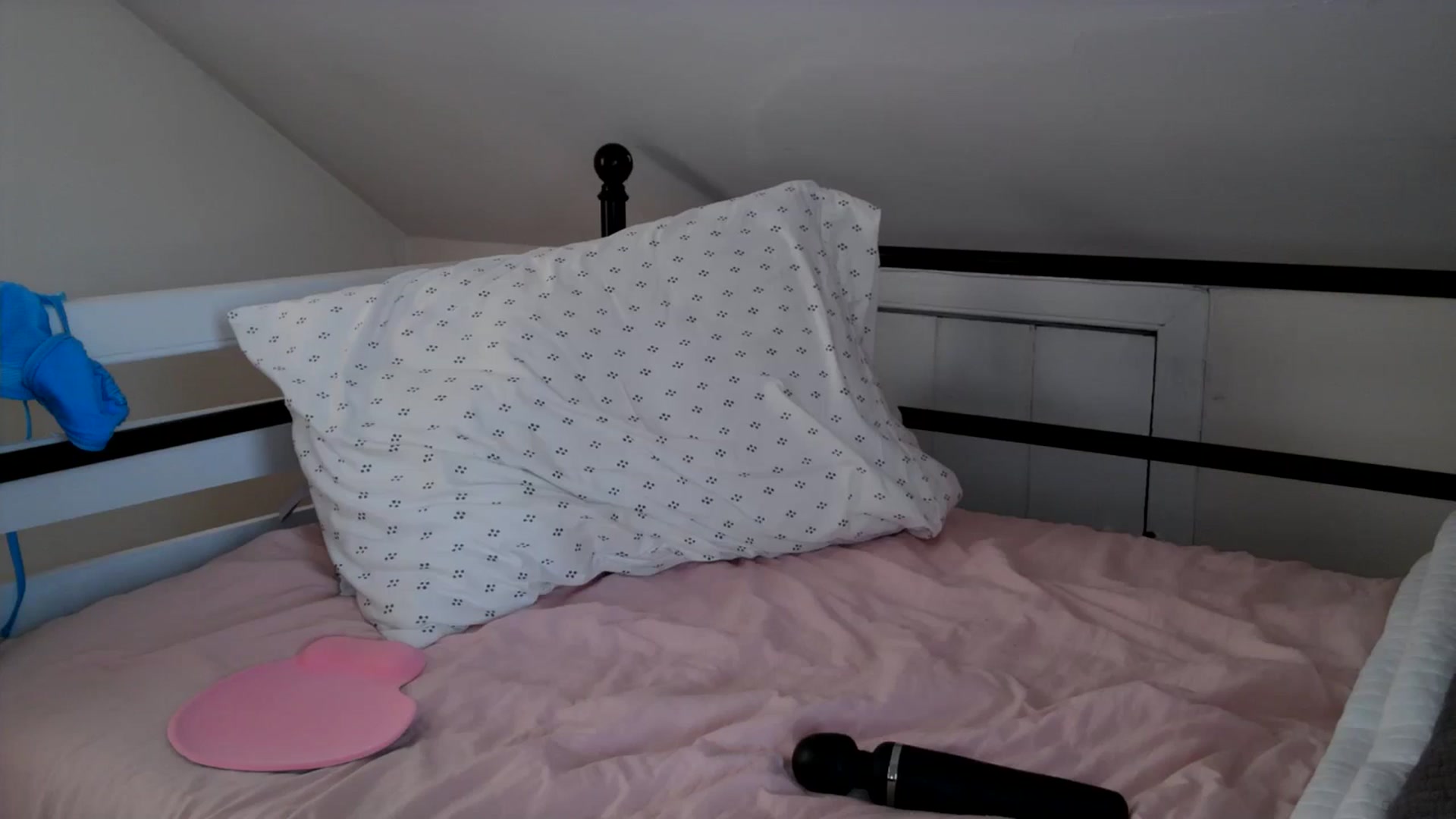 Gallery image thumbnail from Lena_bee's myfreecams stream on, 07/26/2024, 23:03 image 19 of 20