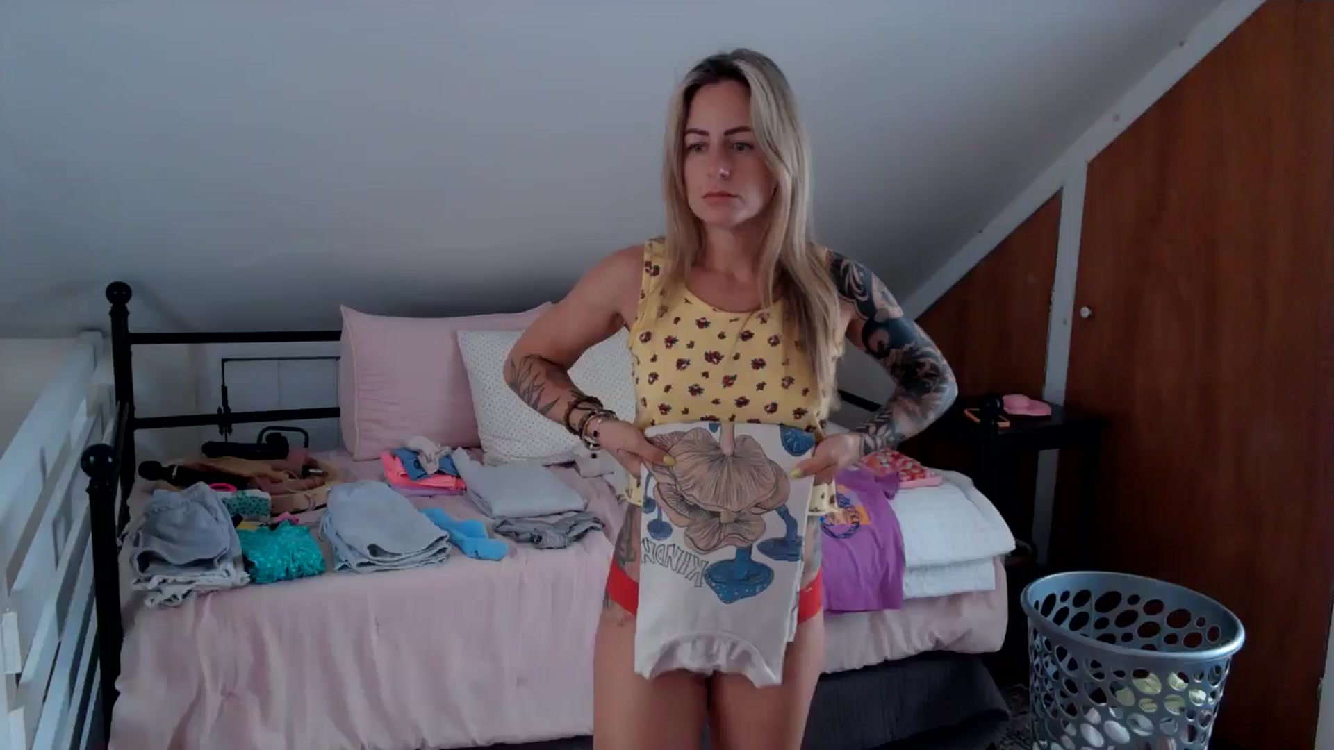 Gallery image thumbnail from Lena_bee's myfreecams stream on, 07/28/2024, 16:40 image 15 of 20