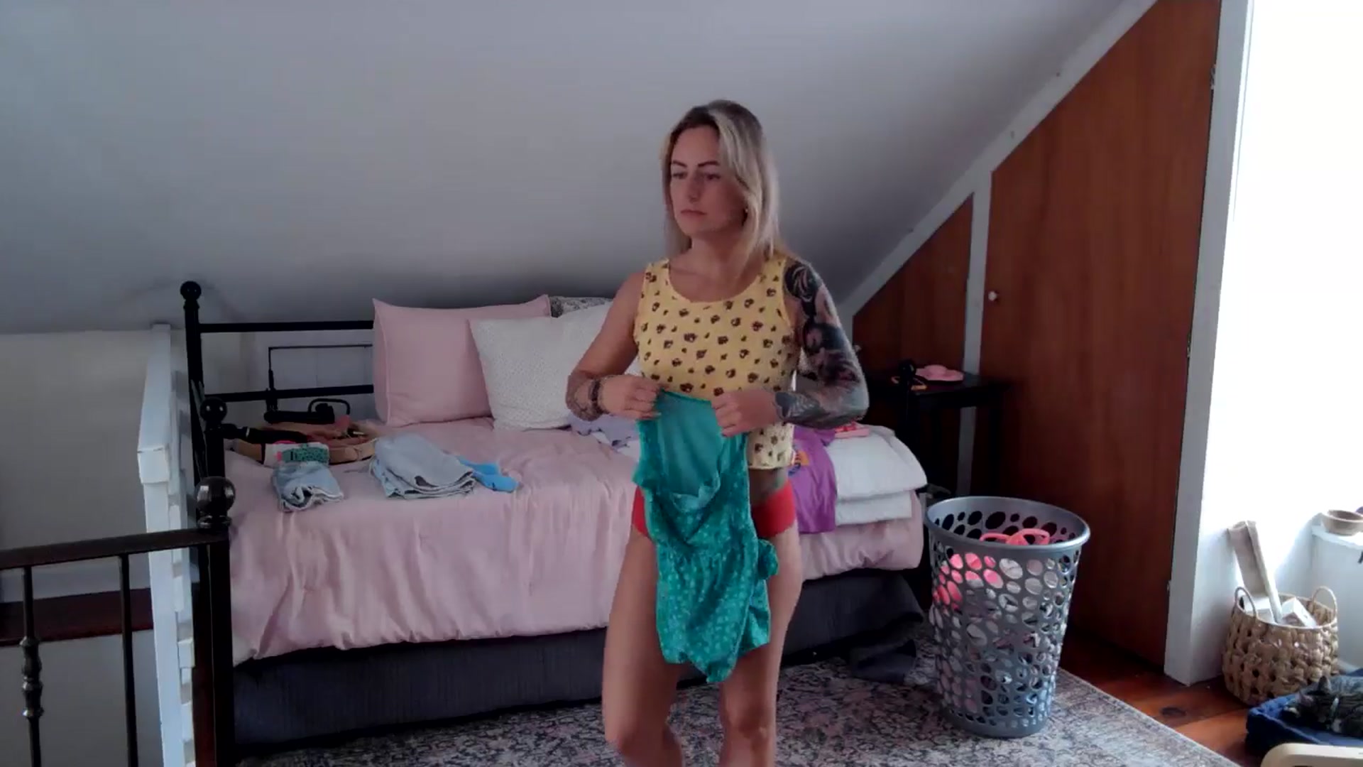 Gallery image thumbnail from Lena_bee's myfreecams stream on, 07/28/2024, 16:40 image 6 of 20