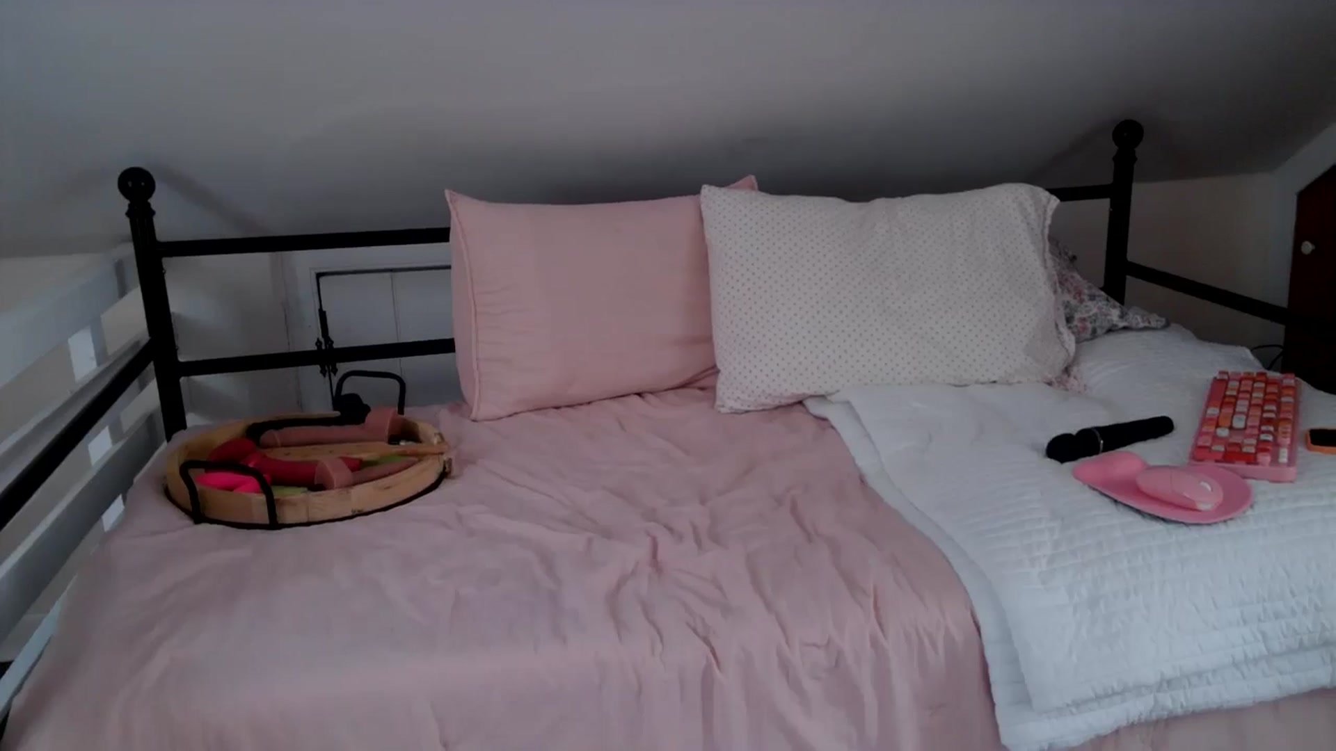Gallery image thumbnail from Lena_bee's myfreecams stream on, 07/28/2024, 17:57 image 8 of 20
