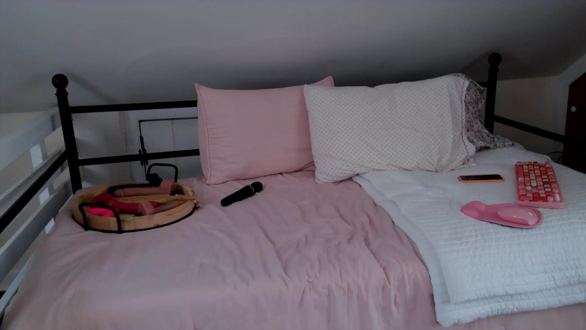 Gallery image thumbnail from Lena_bee's myfreecams stream on, 07/28/2024, 17:57 image 5 of 20