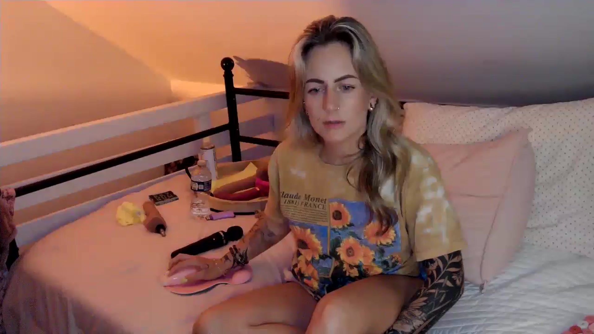 Gallery image thumbnail from Lena_bee's myfreecams stream on, 08/02/2024, 06:20 image 16 of 20