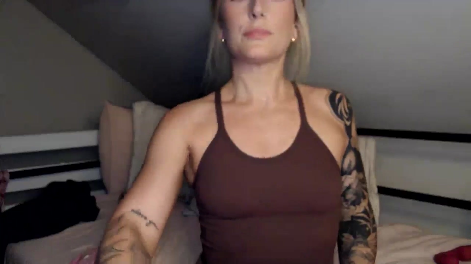 Gallery image thumbnail from Lena_bee's myfreecams stream on, 08/08/2024, 04:48 image 6 of 20