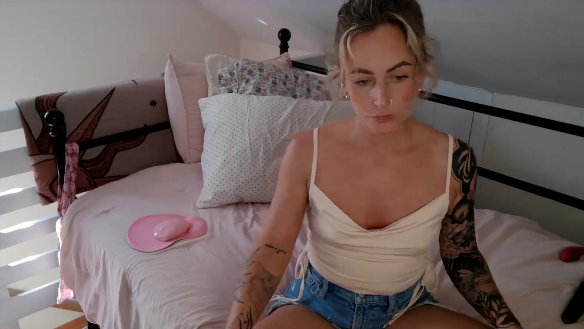 Gallery image thumbnail from Lena_bee's myfreecams stream on, 08/10/2024, 20:09 image 10 of 20