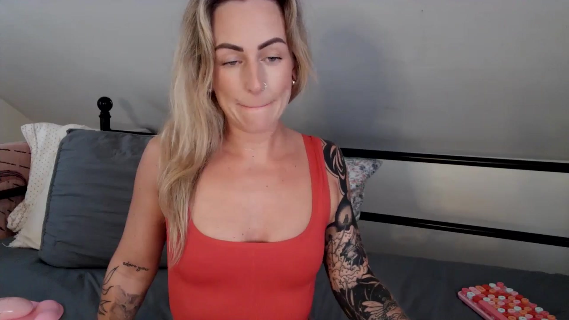 Gallery image thumbnail from Lena_bee's myfreecams stream on, 08/15/2024, 17:39 image 9 of 20
