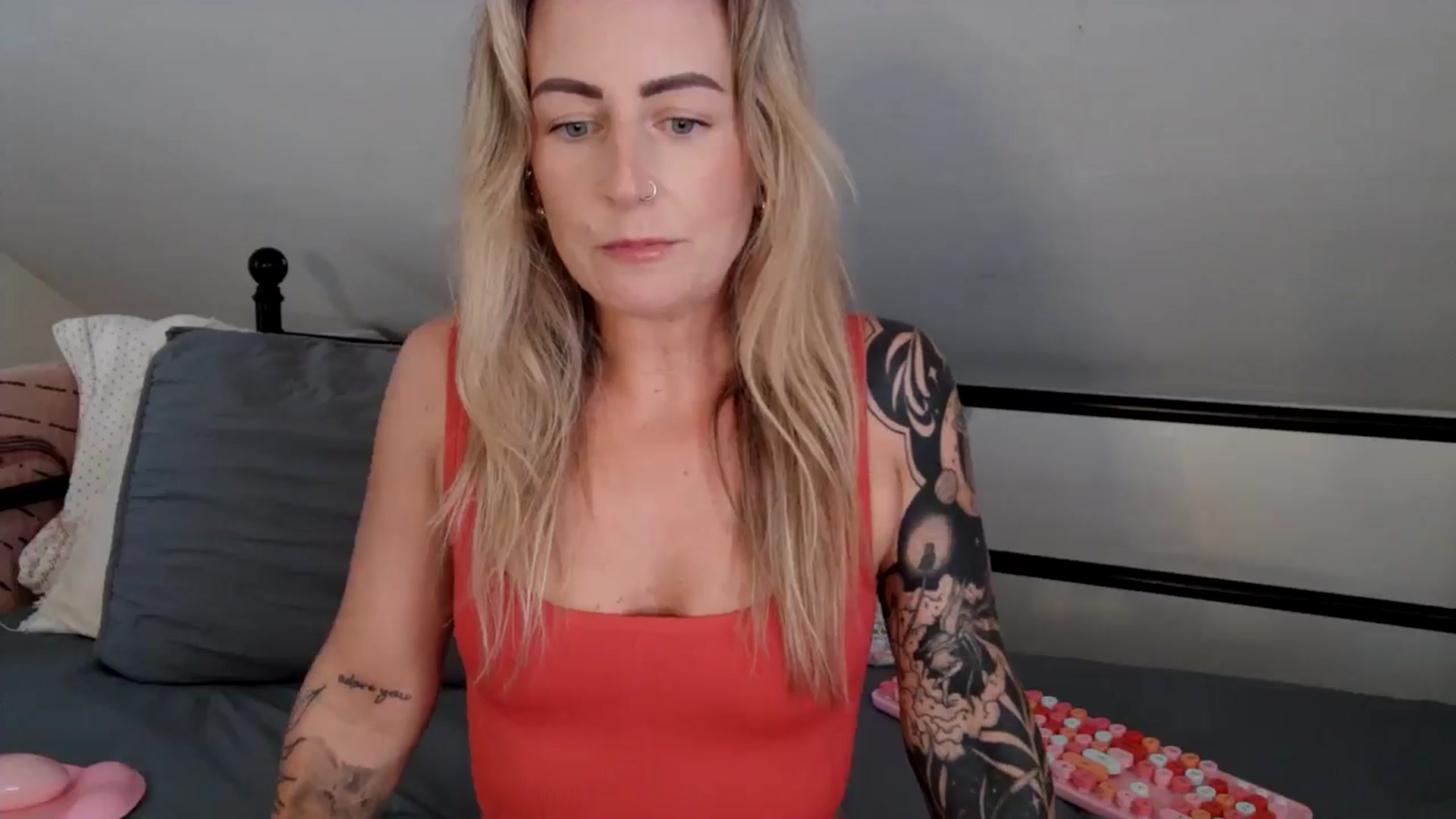 Gallery image thumbnail from Lena_bee's myfreecams stream on, 08/15/2024, 17:39 image 3 of 20