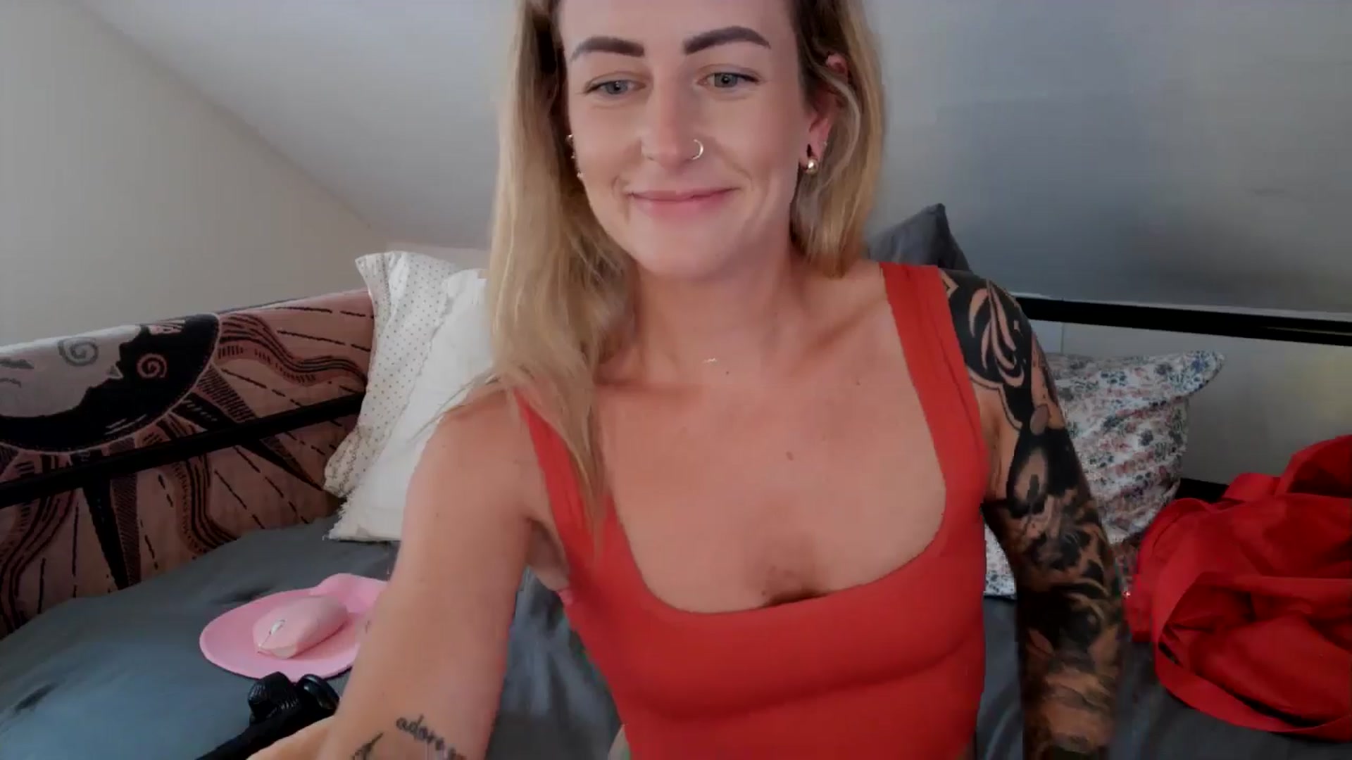Gallery image thumbnail from Lena_bee's myfreecams stream on, 08/15/2024, 18:50 image 17 of 20