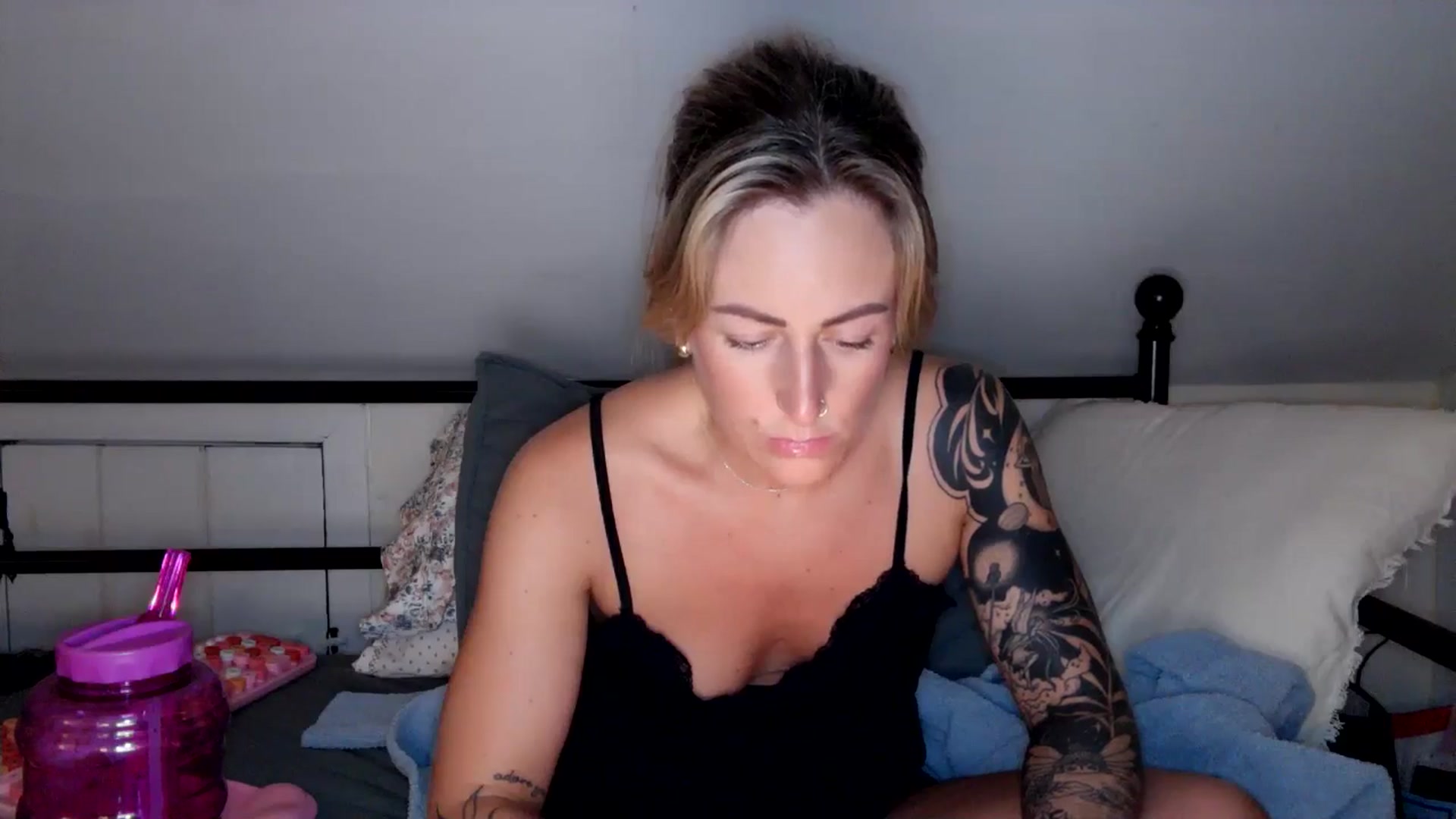Gallery image thumbnail from Lena_bee's myfreecams stream on, 08/18/2024, 04:33 image 20 of 20
