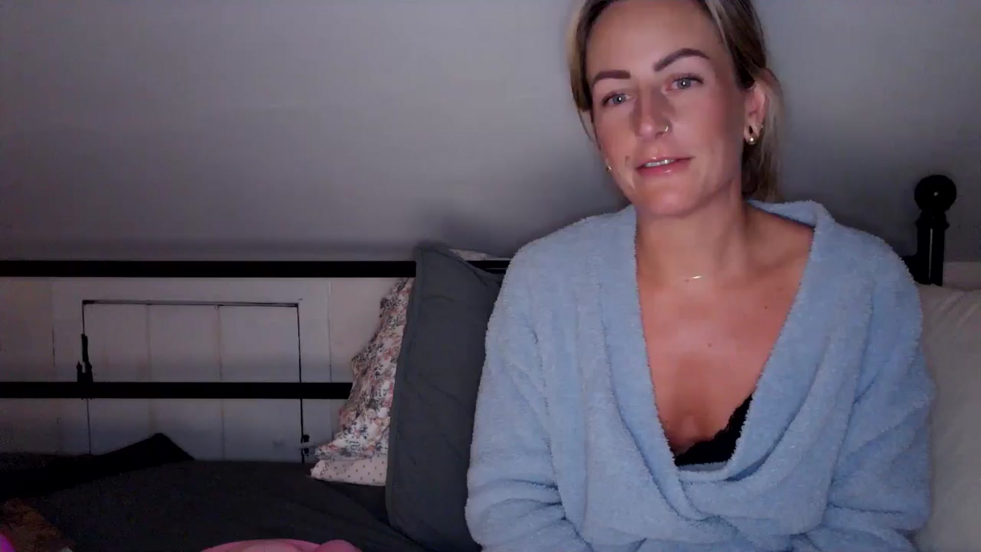 Gallery image thumbnail from Lena_bee's myfreecams stream on, 08/18/2024, 04:33 image 1 of 20