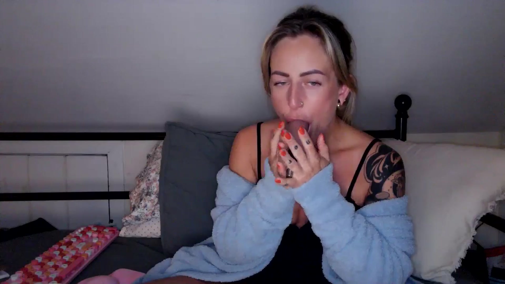 Gallery image thumbnail from Lena_bee's myfreecams stream on, 08/18/2024, 04:33 image 11 of 20