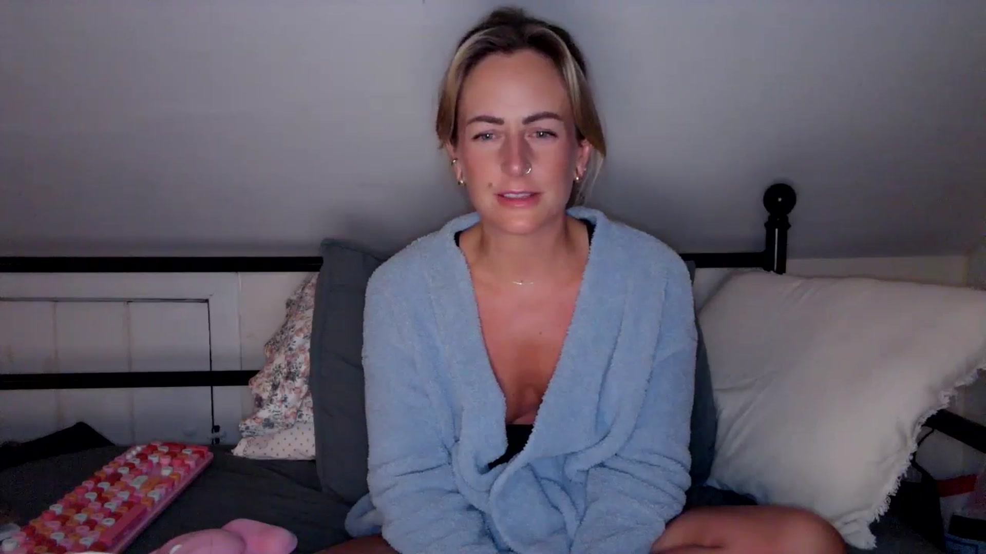 Gallery image thumbnail from Lena_bee's myfreecams stream on, 08/18/2024, 04:33 image 6 of 20