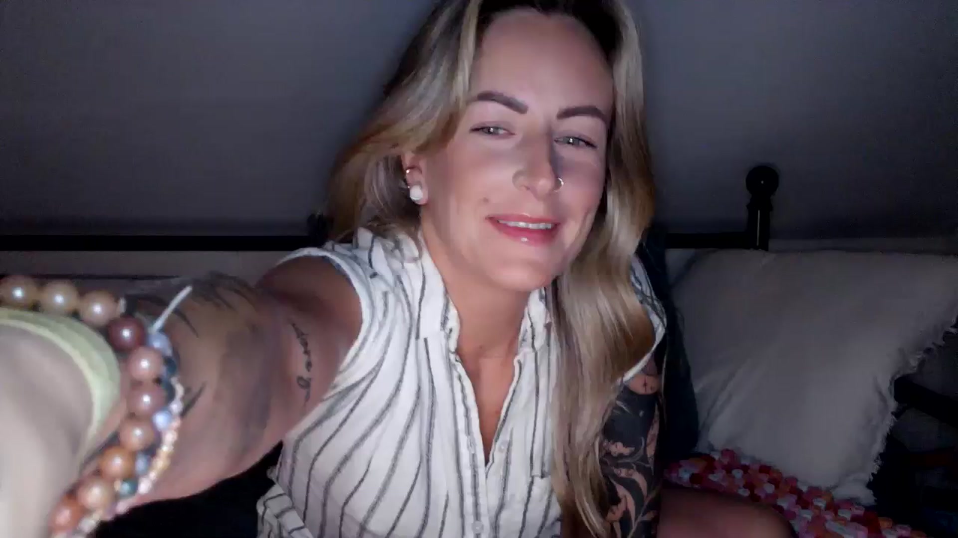 Gallery image thumbnail from Lena_bee's myfreecams stream on, 08/20/2024, 03:33 image 6 of 20