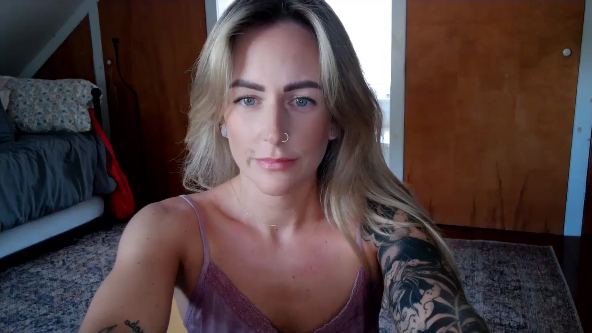 Gallery image thumbnail from Lena_bee's myfreecams stream on, 08/22/2024, 18:14 image 4 of 20