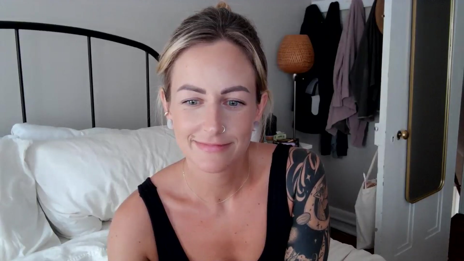 Gallery image thumbnail from Lena_bee's myfreecams stream on, 08/27/2024, 19:43 image 8 of 20