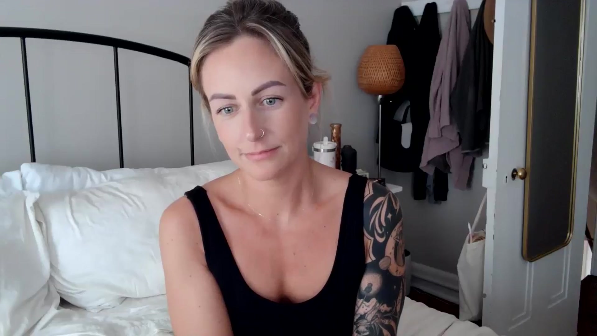 Gallery image thumbnail from Lena_bee's myfreecams stream on, 08/27/2024, 19:43 image 9 of 20