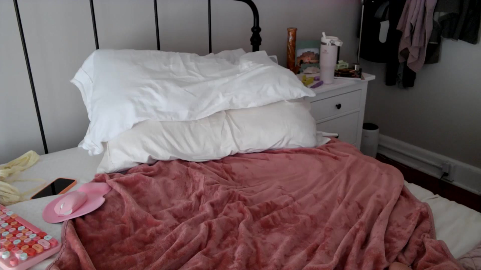 Gallery image thumbnail from Lena_bee's myfreecams stream on, 08/28/2024, 19:44 image 16 of 20