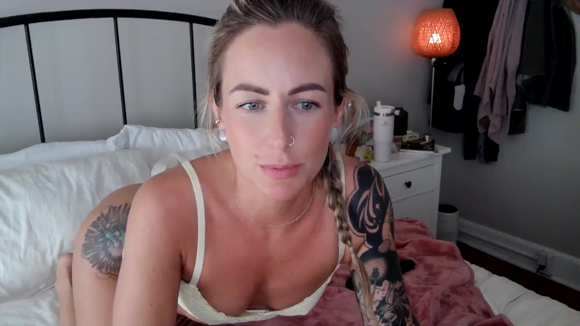Gallery image thumbnail from Lena_bee's myfreecams stream on, 08/28/2024, 19:44 image 2 of 20