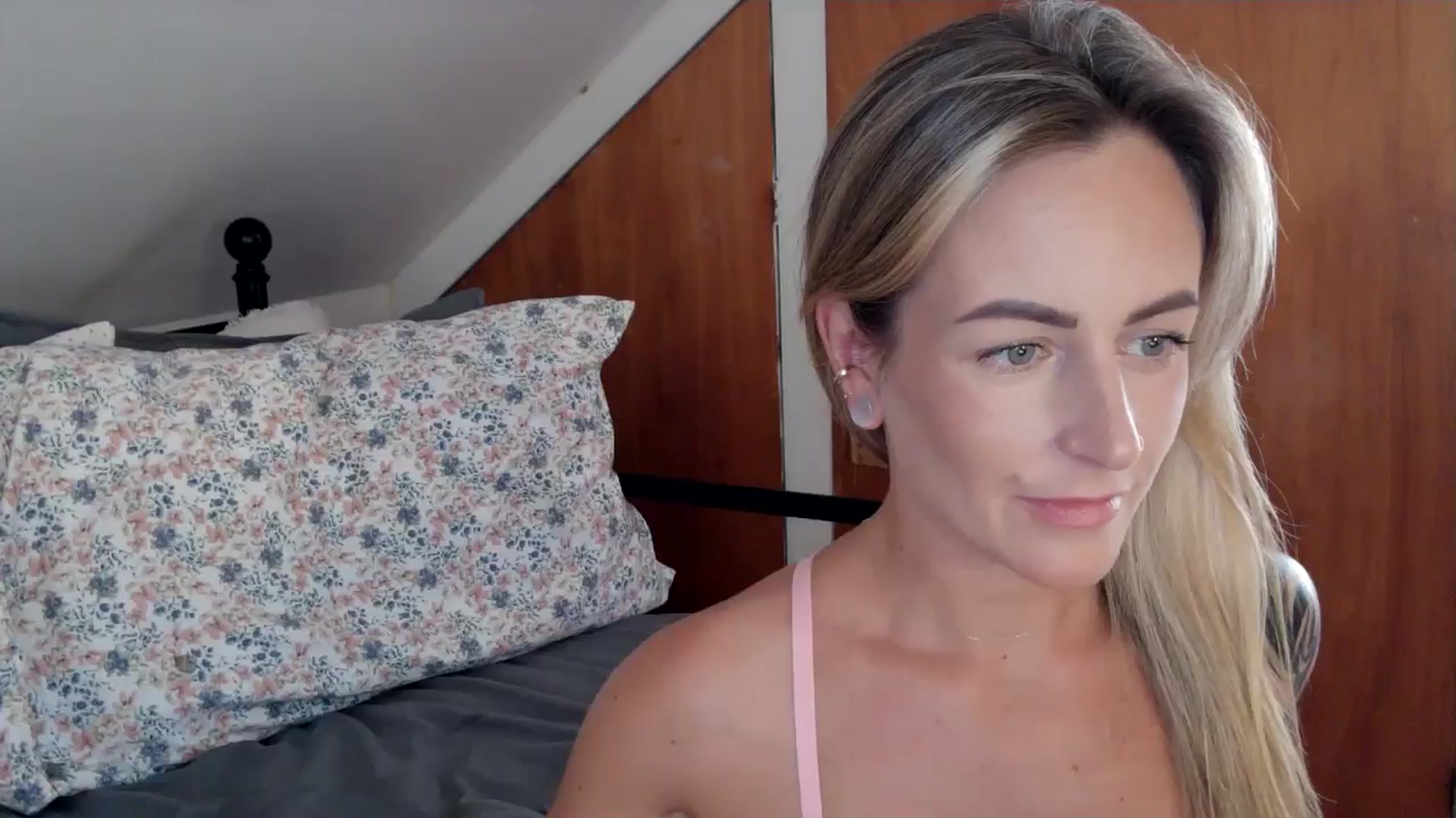 Gallery image thumbnail from Lena_bee's myfreecams stream on, 08/29/2024, 16:34 image 20 of 20