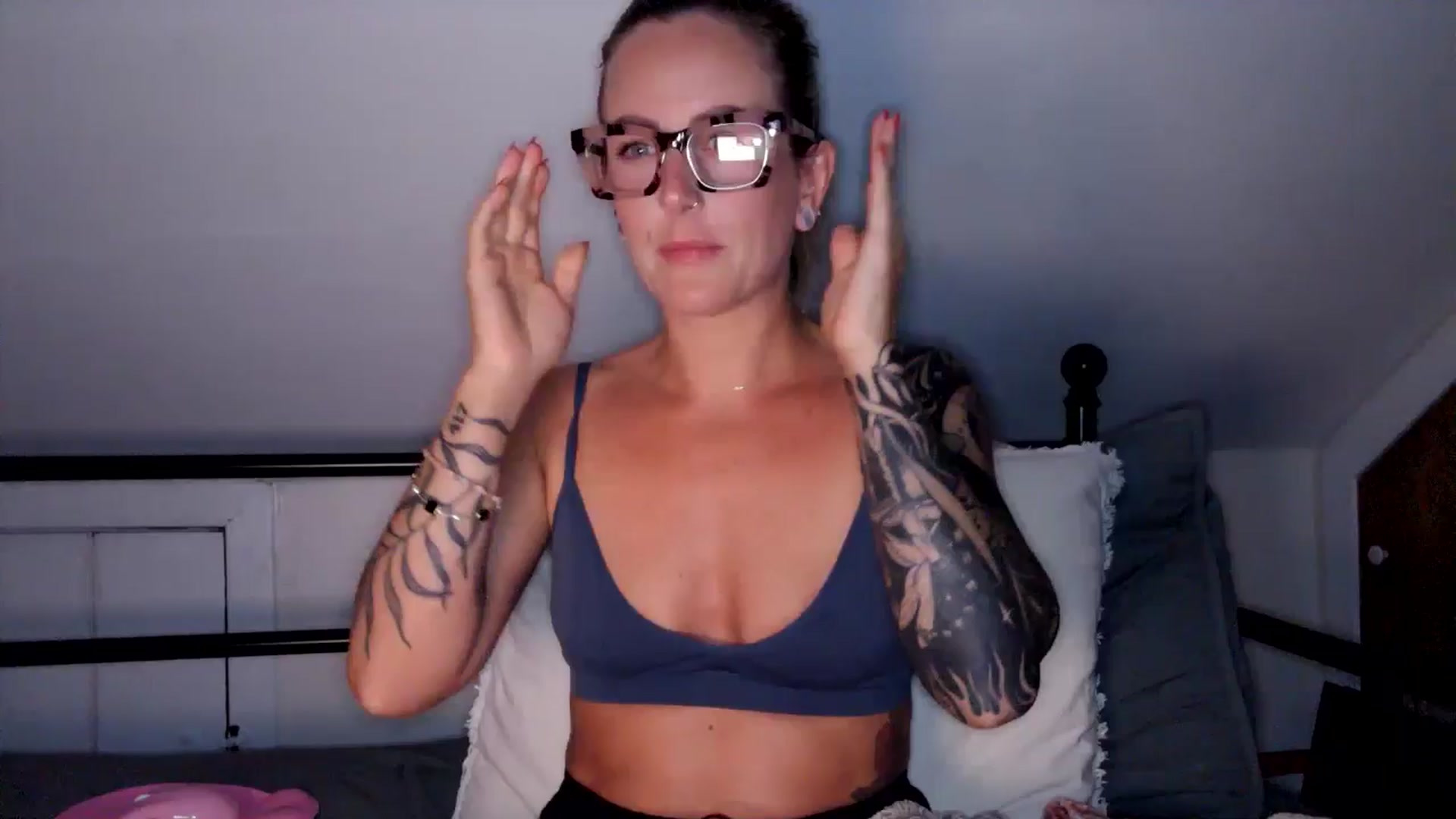 Gallery image thumbnail from Lena_bee's myfreecams stream on, 08/31/2024, 02:08 image 1 of 20