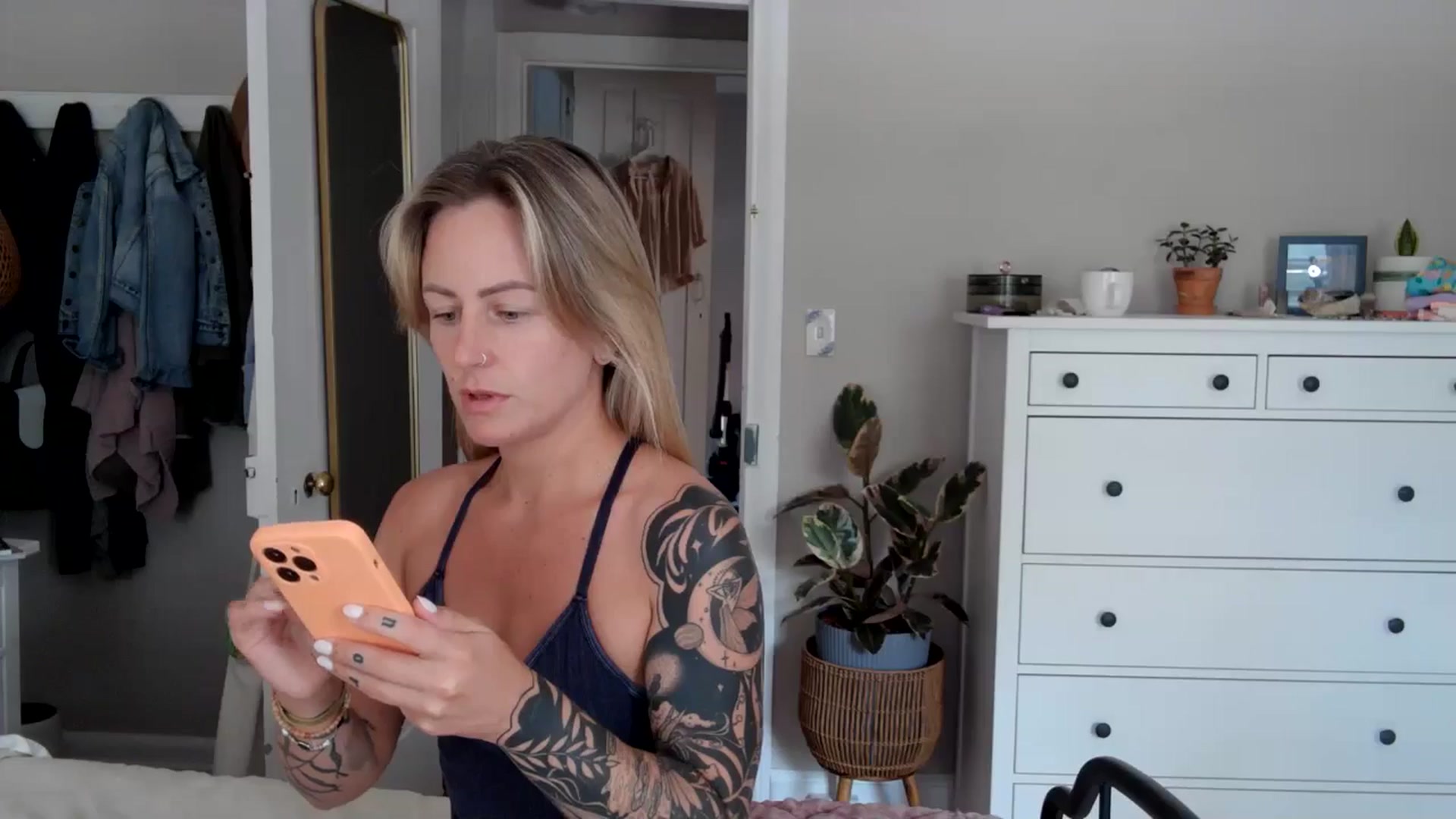 Gallery image thumbnail from Lena_bee's myfreecams stream on, 09/03/2024, 16:28 image 11 of 20