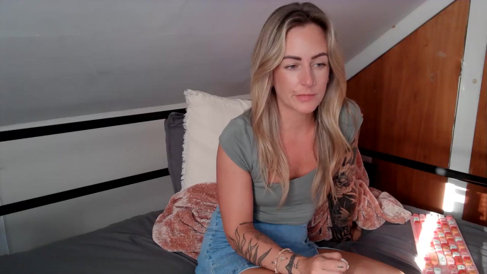 Gallery image thumbnail from Lena_bee's myfreecams stream on, 09/06/2024, 21:45 image 2 of 20