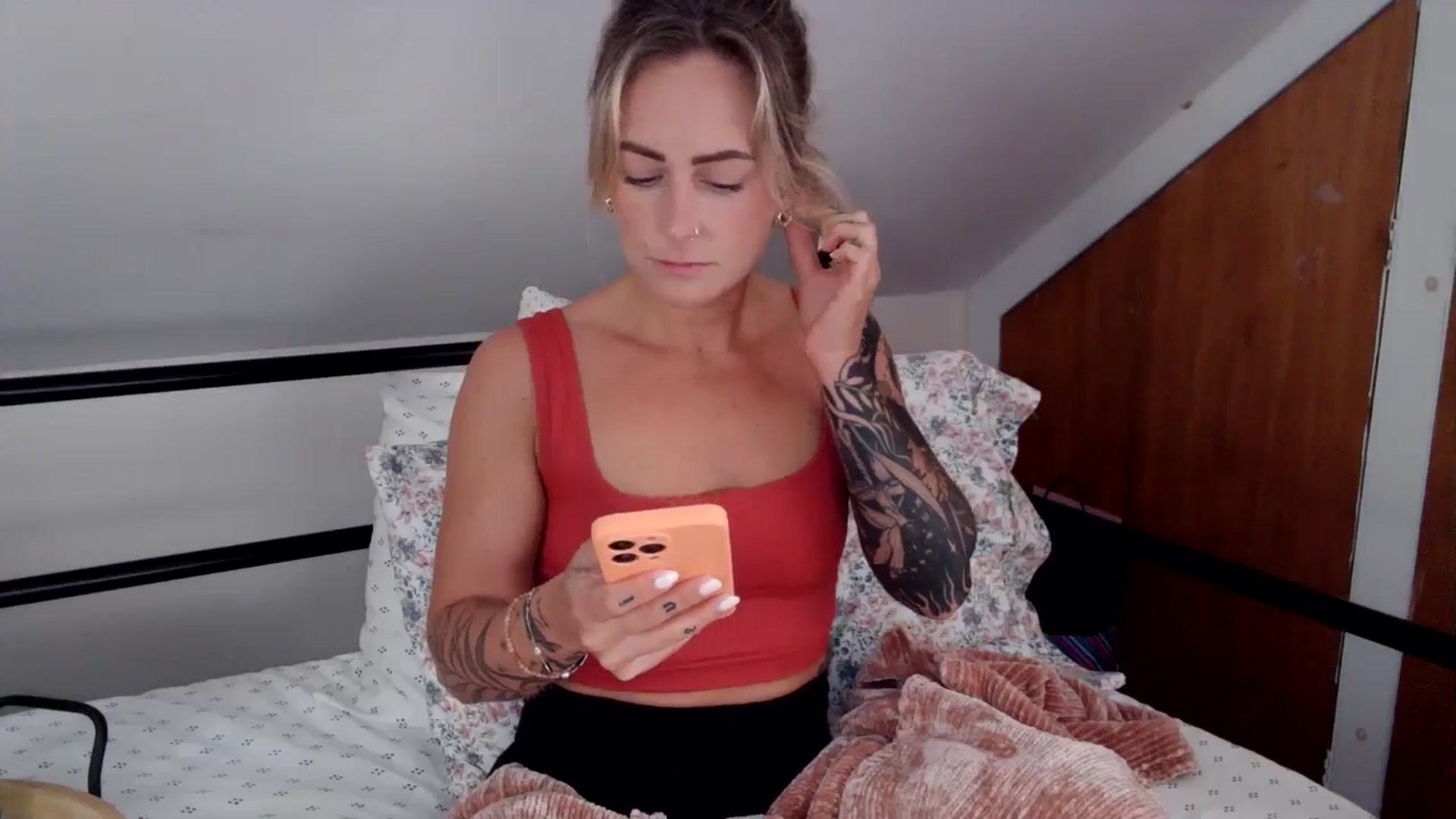 Gallery image thumbnail from Lena_bee's myfreecams stream on, 09/09/2024, 19:27 image 5 of 20