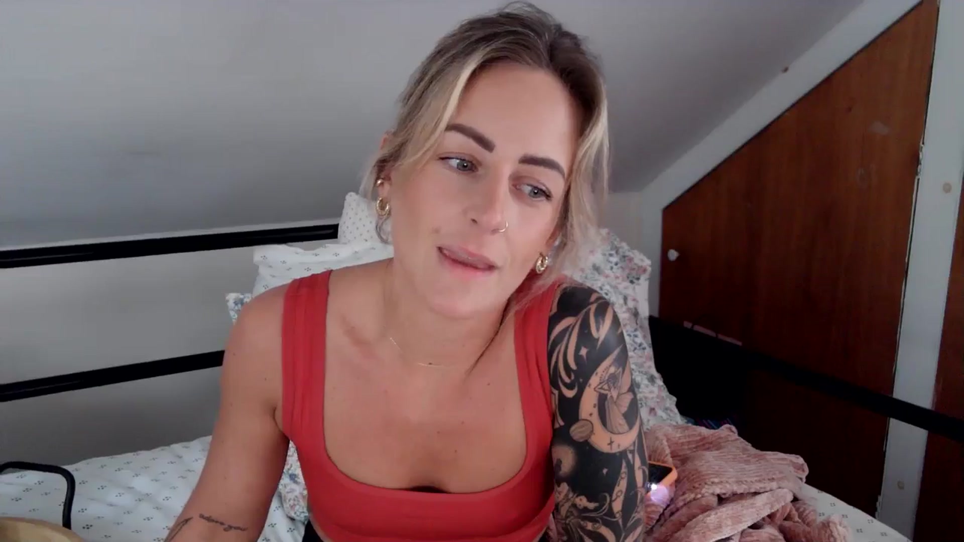 Gallery image thumbnail from Lena_bee's myfreecams stream on, 09/09/2024, 19:27 image 8 of 20