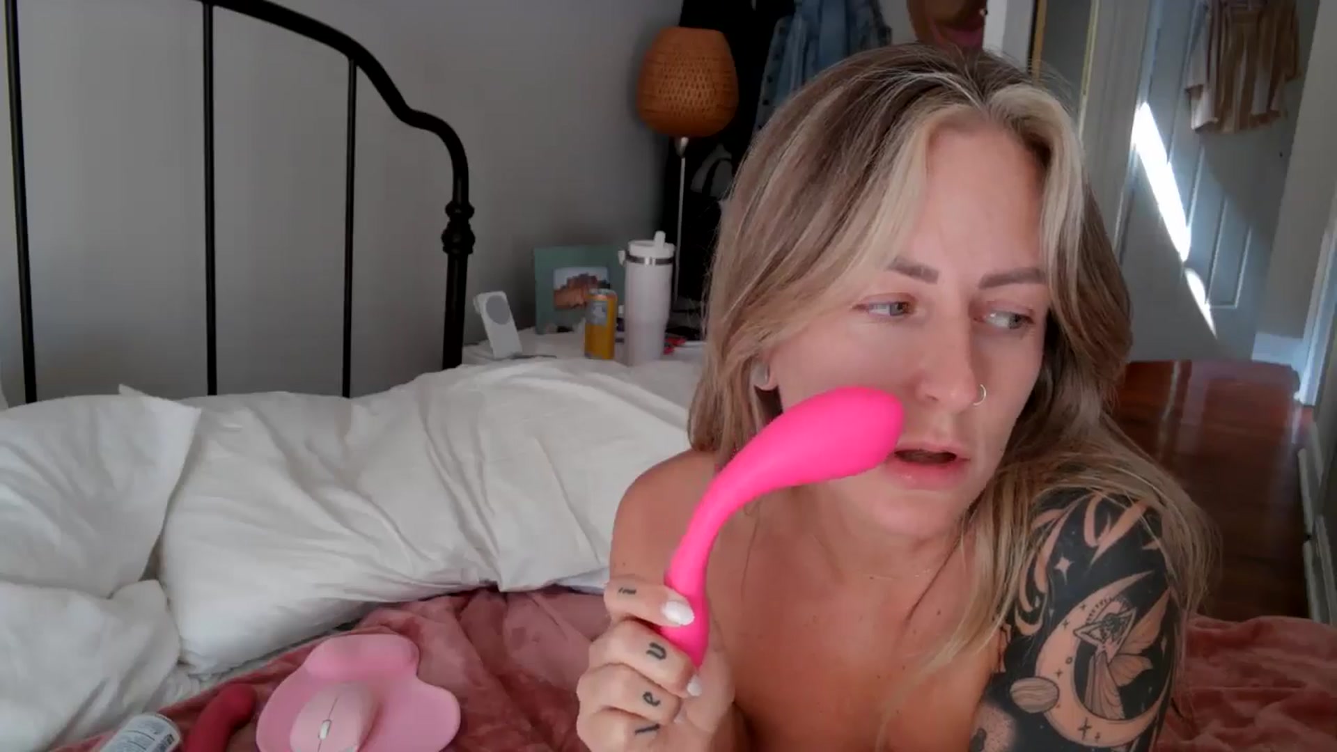 Gallery image thumbnail from Lena_bee's myfreecams stream on, 09/11/2024, 19:35 image 12 of 20