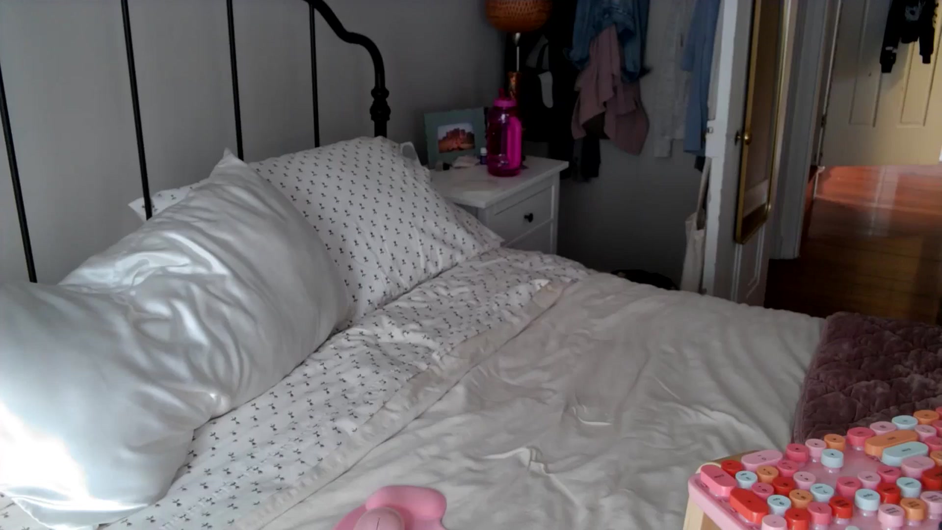 Gallery image thumbnail from Lena_bee's myfreecams stream on, 09/16/2024, 17:21 image 16 of 20