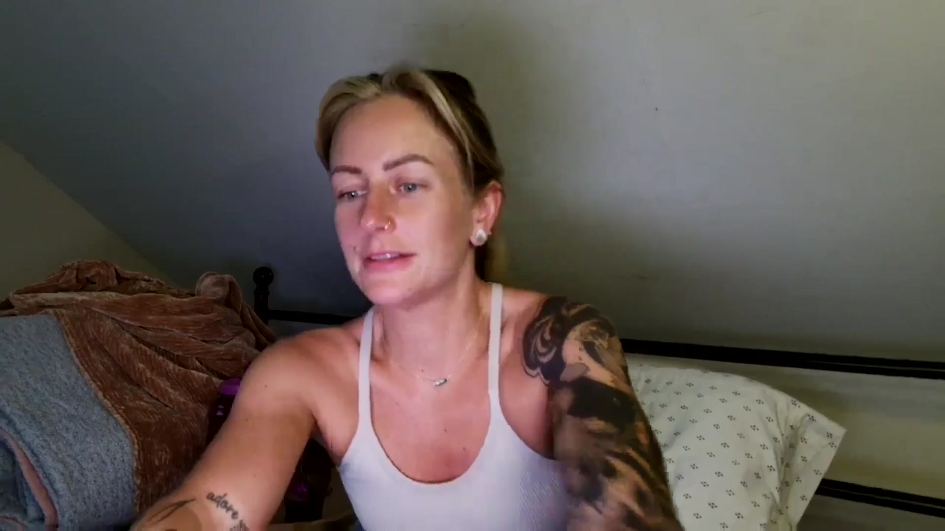 Gallery image thumbnail from Lena_bee's myfreecams stream on, 09/23/2024, 03:41 image 19 of 20