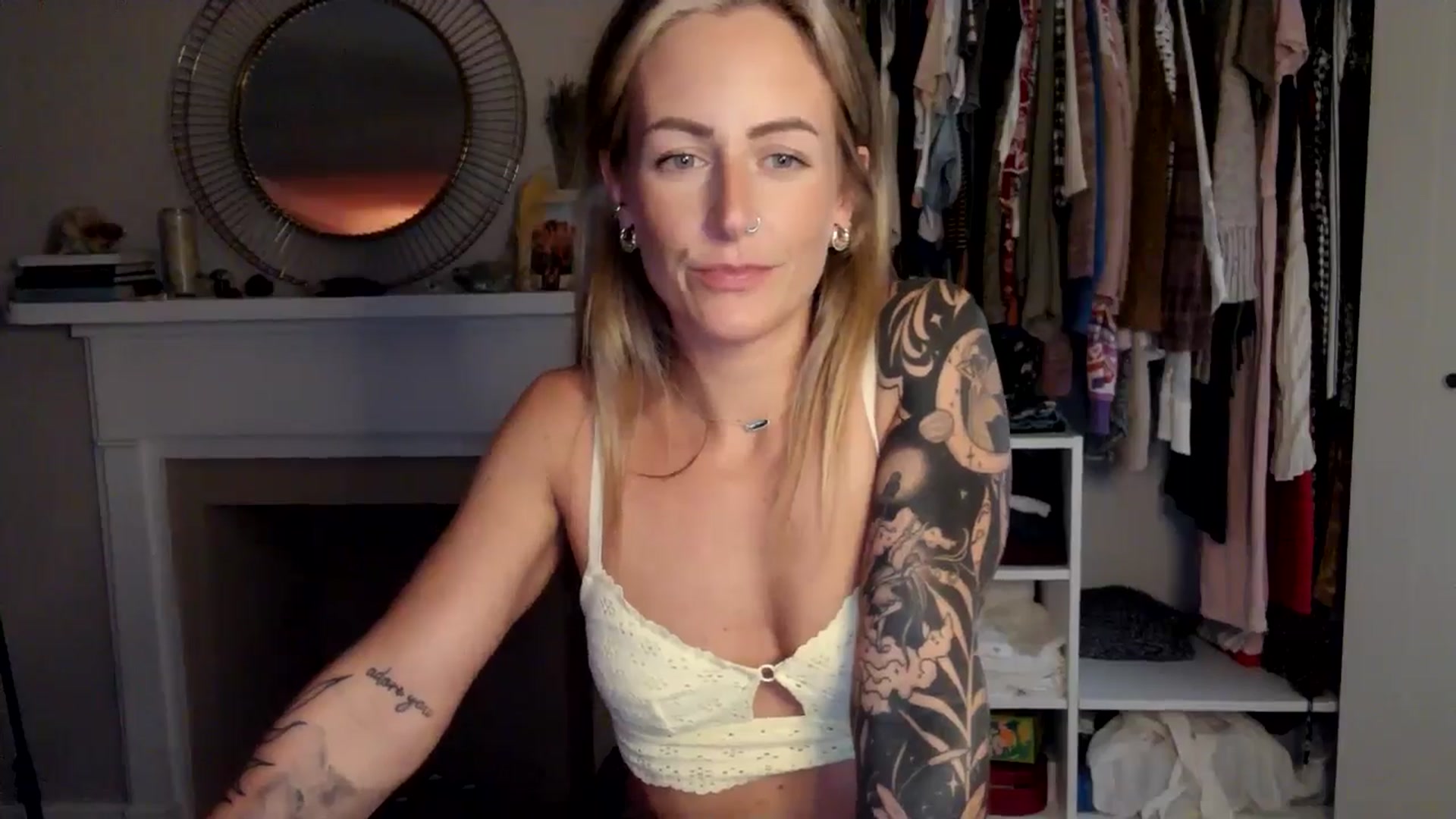 Gallery image thumbnail from Lena_bee's myfreecams stream on, 09/27/2024, 23:49 image 4 of 20