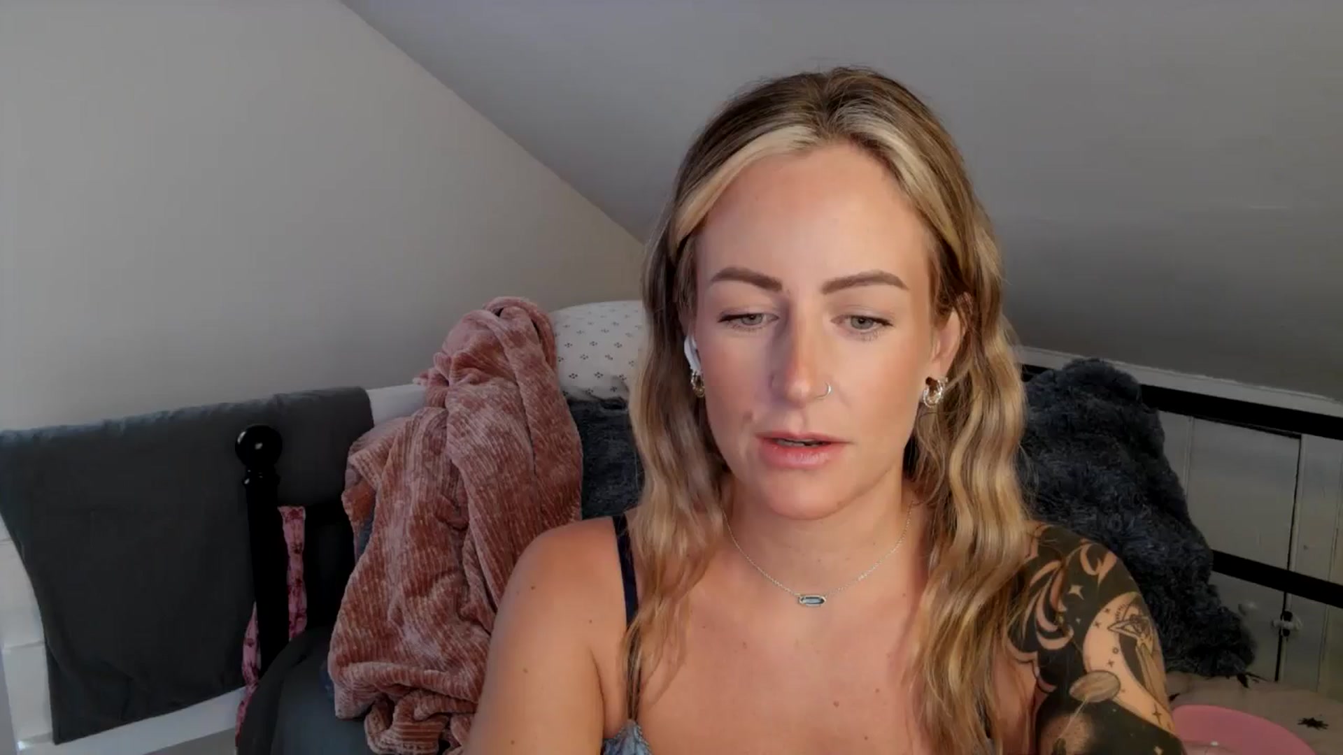 Gallery image thumbnail from Lena_bee's myfreecams stream on, 10/01/2024, 16:37 image 1 of 20
