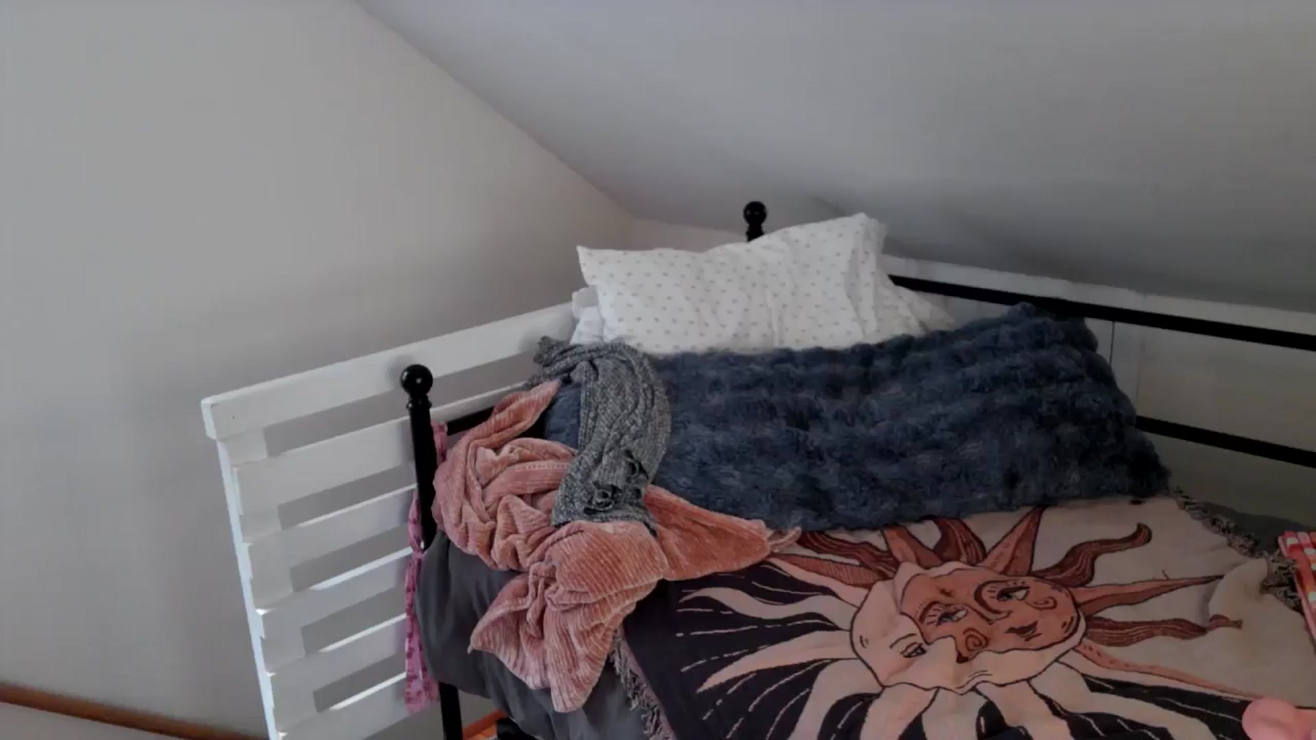 Gallery image thumbnail from Lena_bee's myfreecams stream on, 10/02/2024, 18:38 image 4 of 20