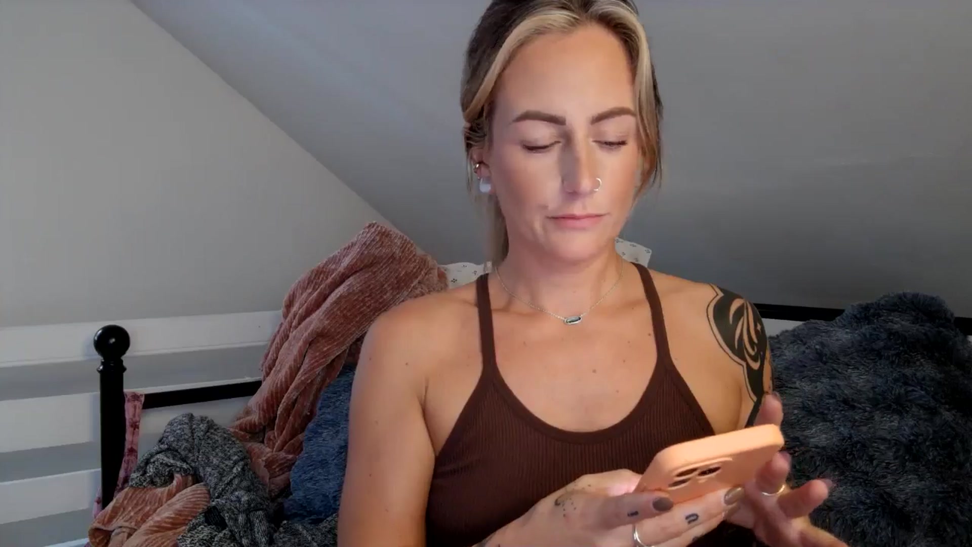 Gallery image thumbnail from Lena_bee's myfreecams stream on, 10/07/2024, 17:19 image 15 of 20