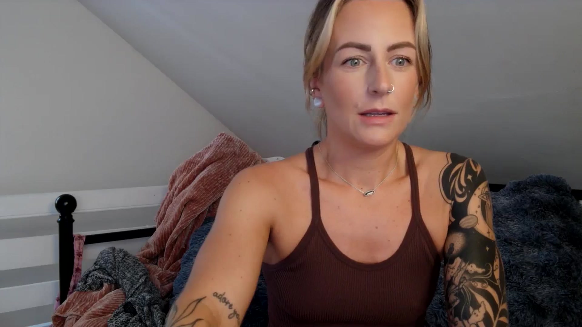 Gallery image thumbnail from Lena_bee's myfreecams stream on, 10/07/2024, 17:19 image 13 of 20
