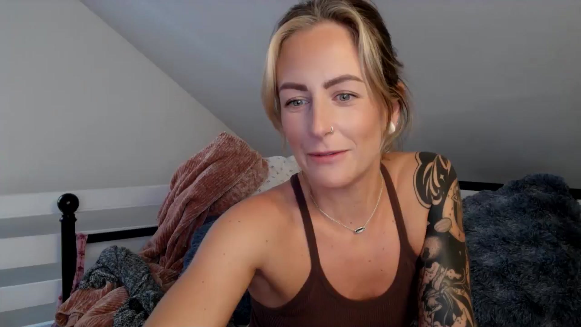 Gallery image thumbnail from Lena_bee's myfreecams stream on, 10/07/2024, 17:19 image 8 of 20
