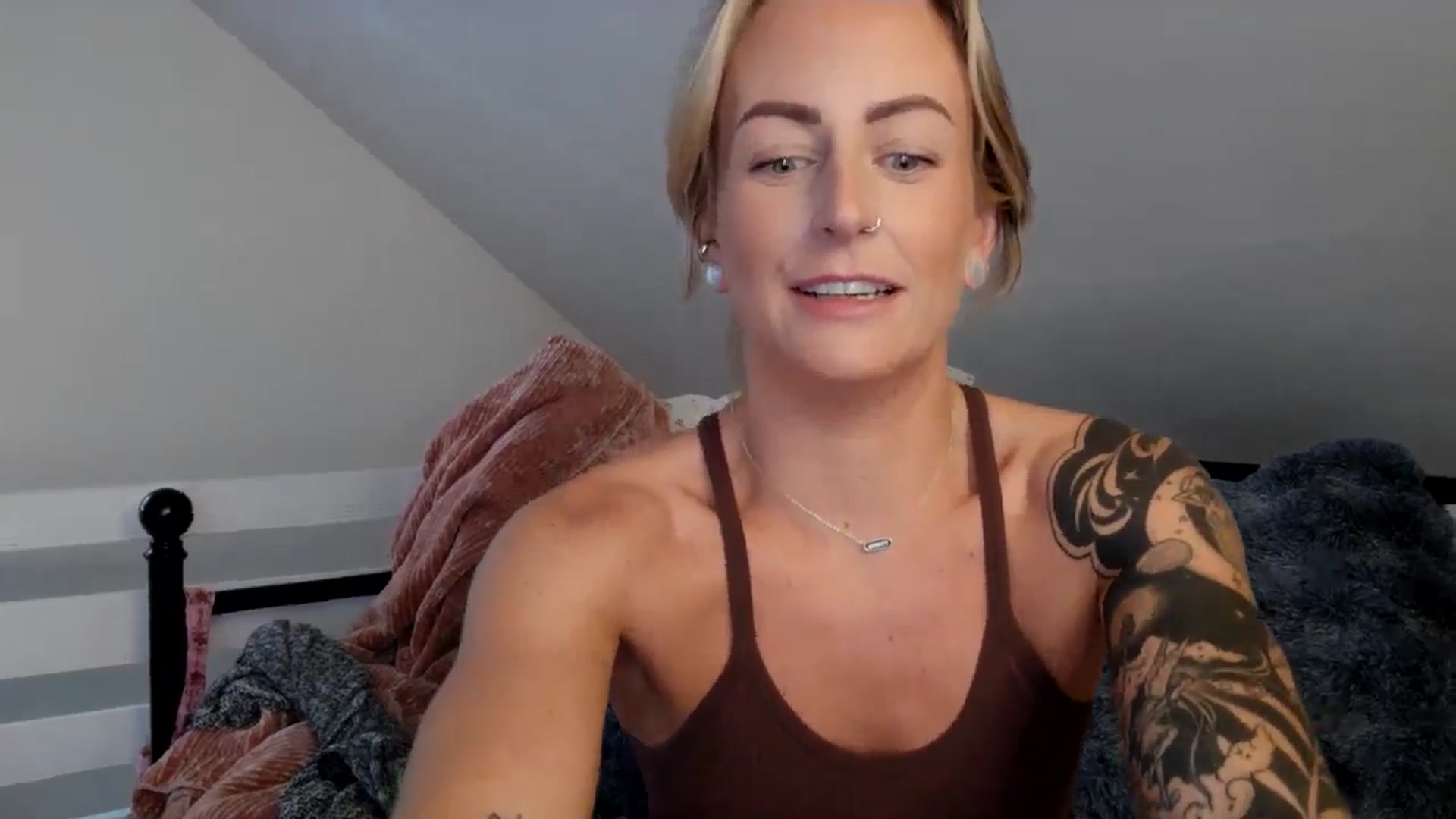 Gallery image thumbnail from Lena_bee's myfreecams stream on, 10/07/2024, 17:19 image 5 of 20